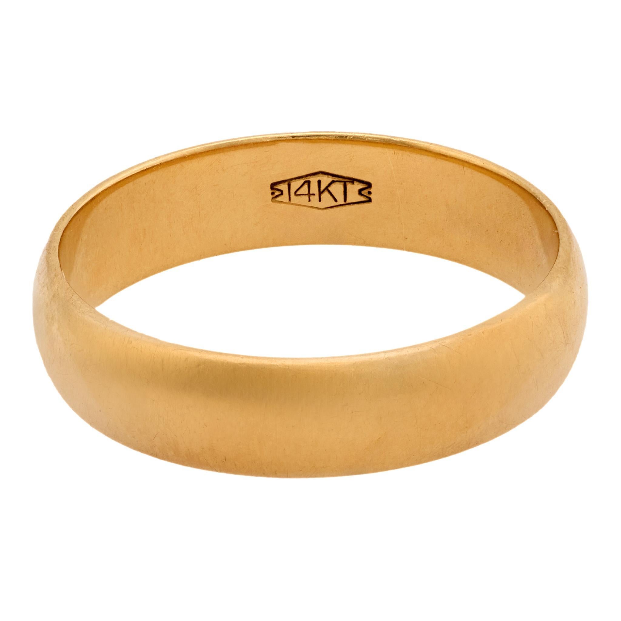 Modern Vintage 14k yellow gold classic wedding band For Sale