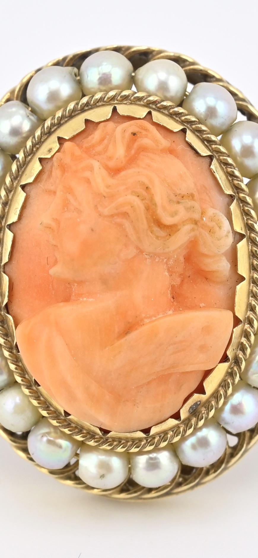 Vintage 14K Gelbgold Koralle Cameo Ring mit Seed Pearl Halo - 7,63g, Größe 6 (Gewalkt) im Angebot