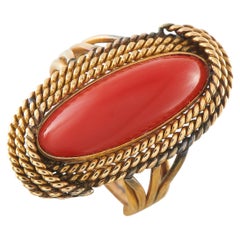 Anello da cocktail vintage in oro giallo 14 carati con corallo