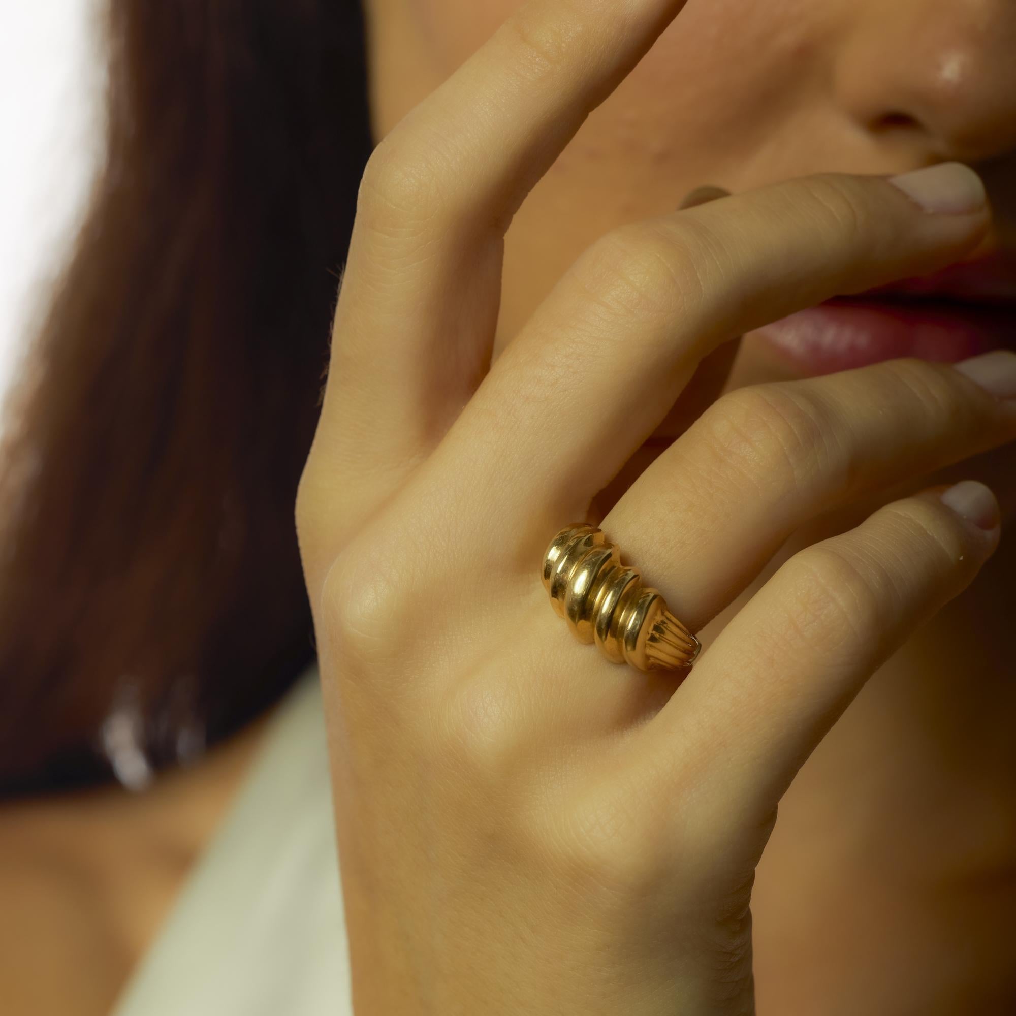 Bague de croissant vintage en or jaune 14k Bon état - En vente à Beverly Hills, CA