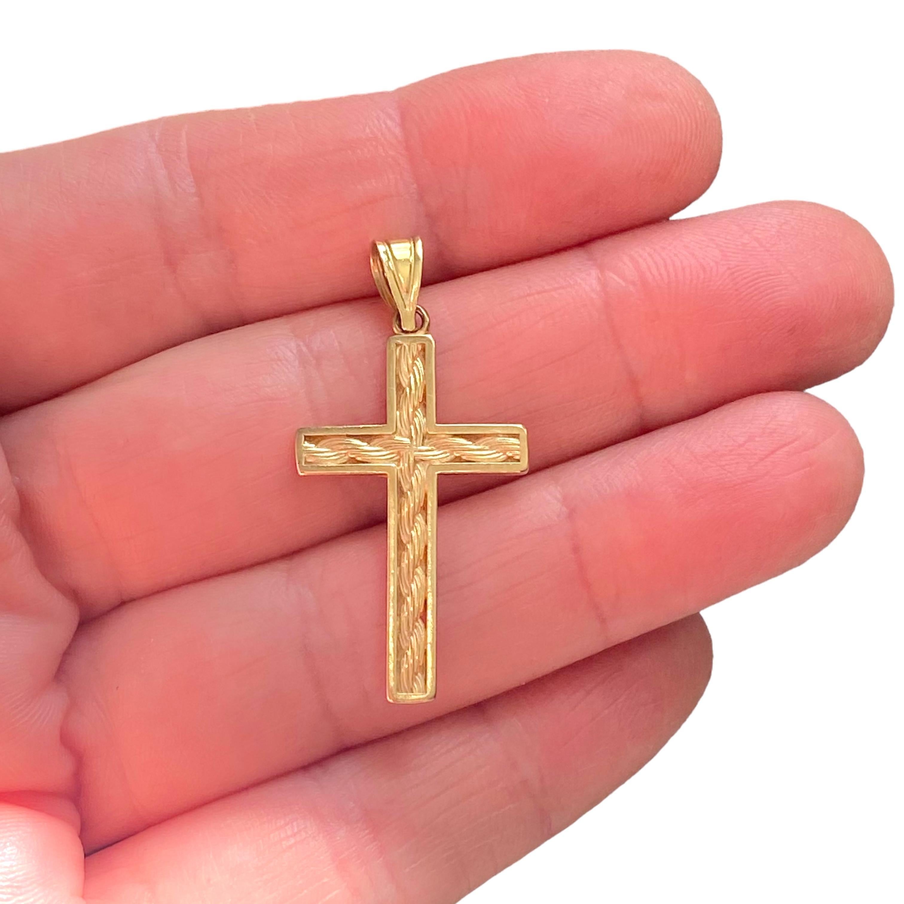 Vintage 14K Yellow Gold Cross Pendant In Good Condition In Henderson, NV