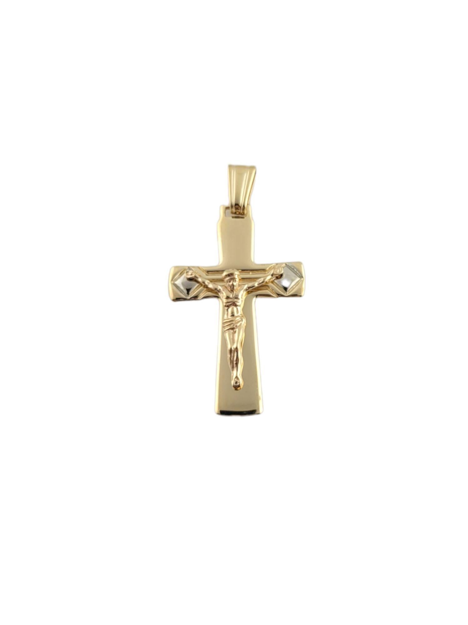 Vintage 14k Yellow Gold Crucifix Pendant In Good Condition For Sale In Washington Depot, CT