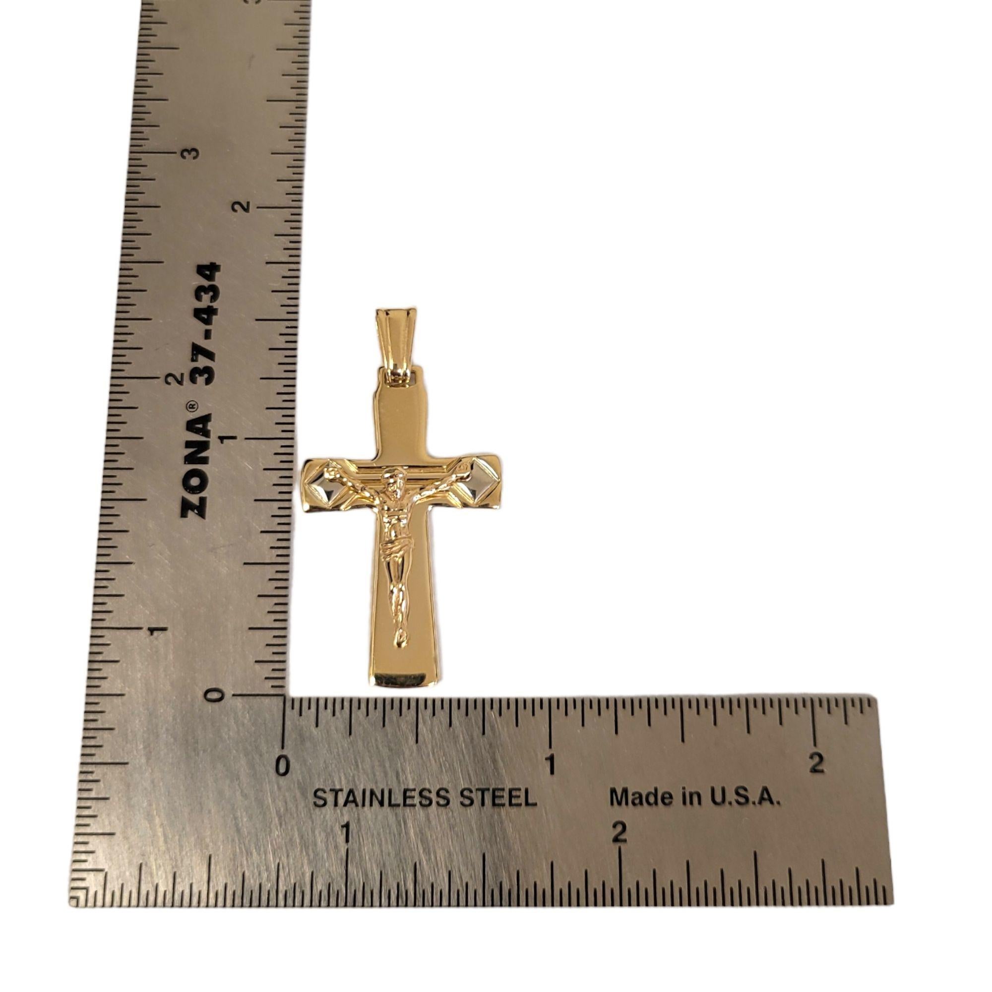 Vintage 14k Yellow Gold Crucifix Pendant For Sale 2