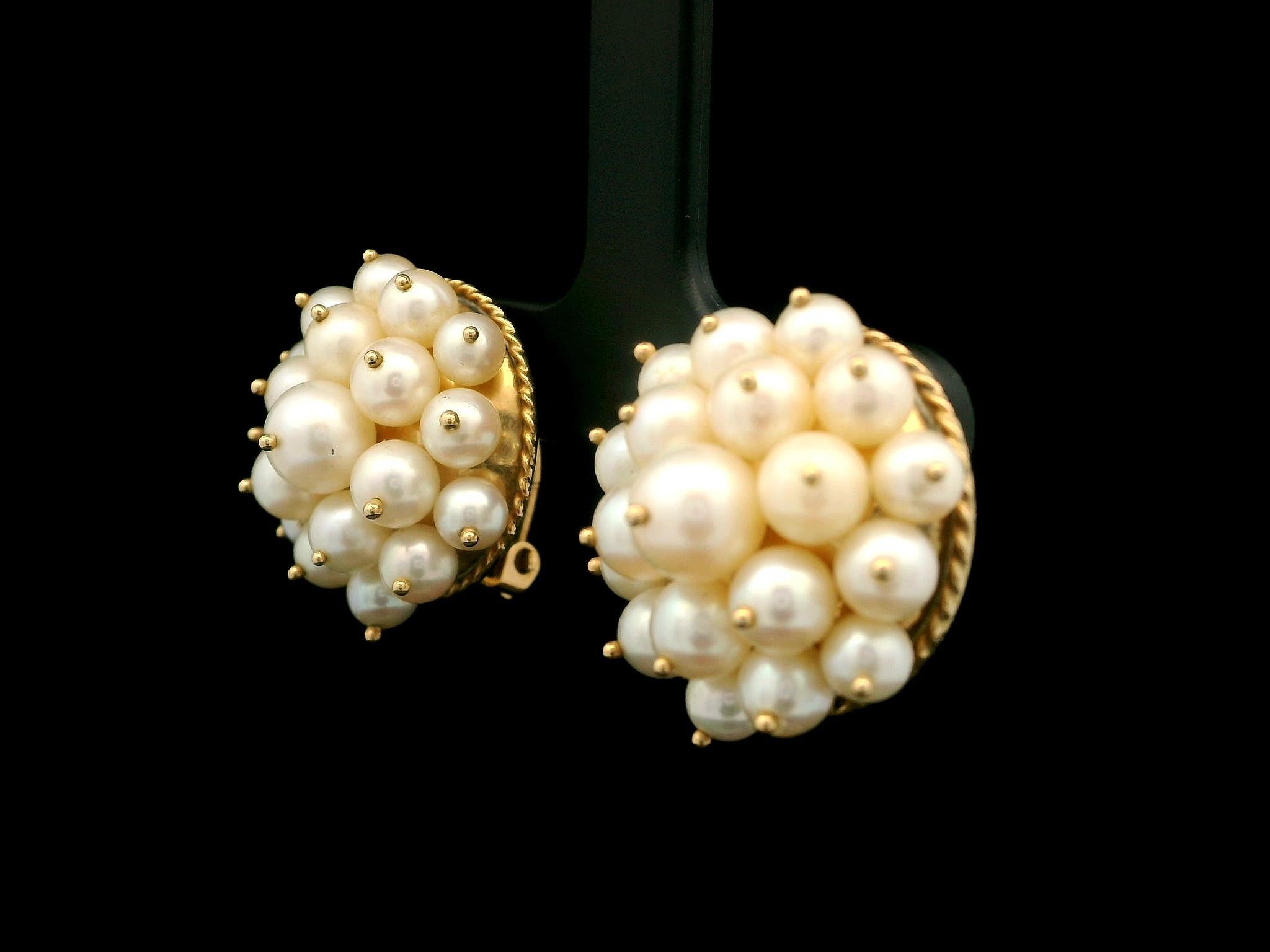 Boucles d'oreilles vintage en or jaune 14k avec bouton rond et perle de culture Sputnik Pour femmes en vente