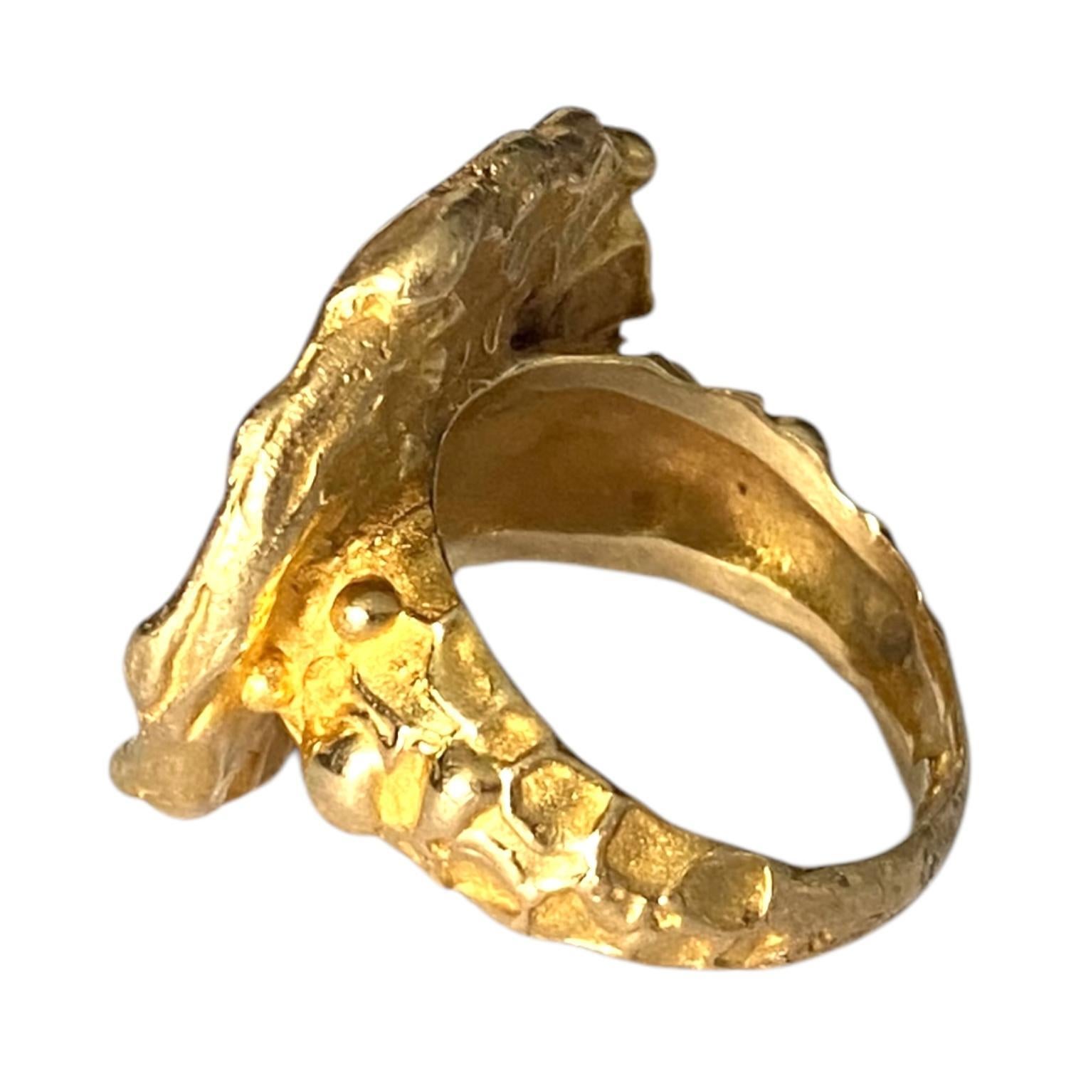 Byzantin Bague vintage Cupidon et lion en or jaune 14 carats en vente