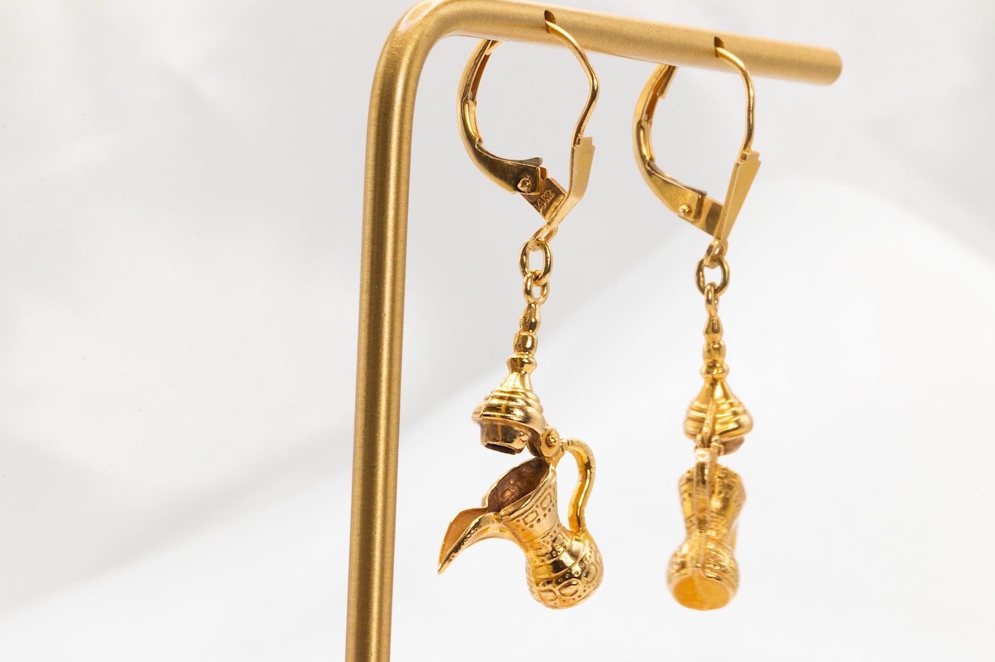 Vintage 14k Yellow Gold Dallah Pitcher Dangle Earrings en Bueno estado para la venta en Houston, TX