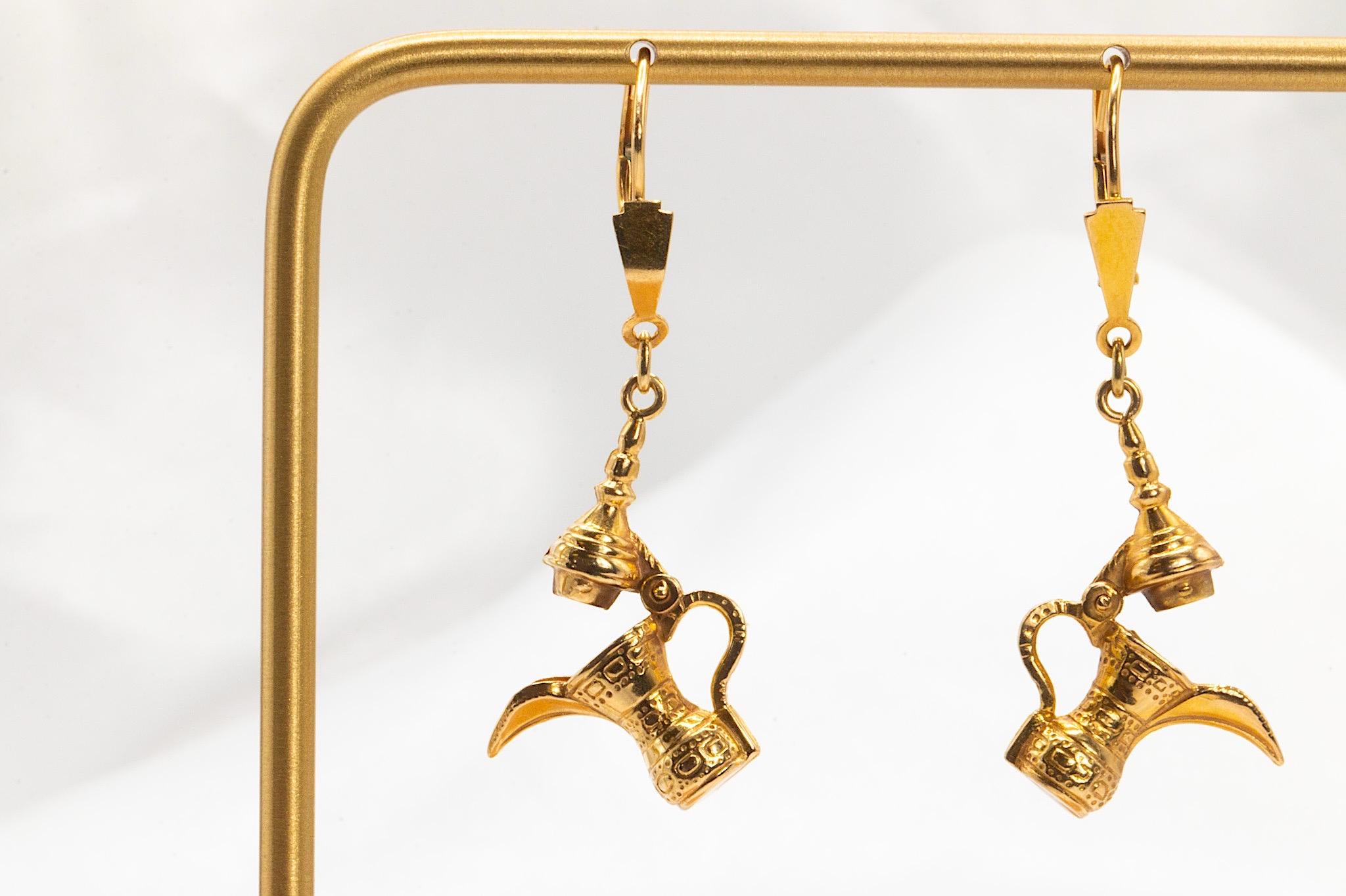 De las mujeres Vintage 14k Yellow Gold Dallah Pitcher Dangle Earrings en venta