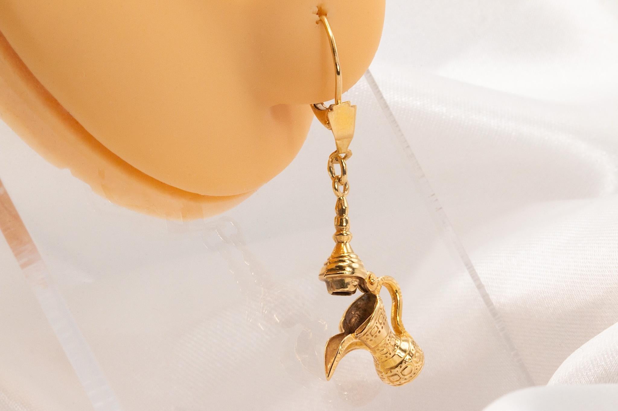 Vintage 14k Yellow Gold Dallah Pitcher Dangle Earrings en venta 1