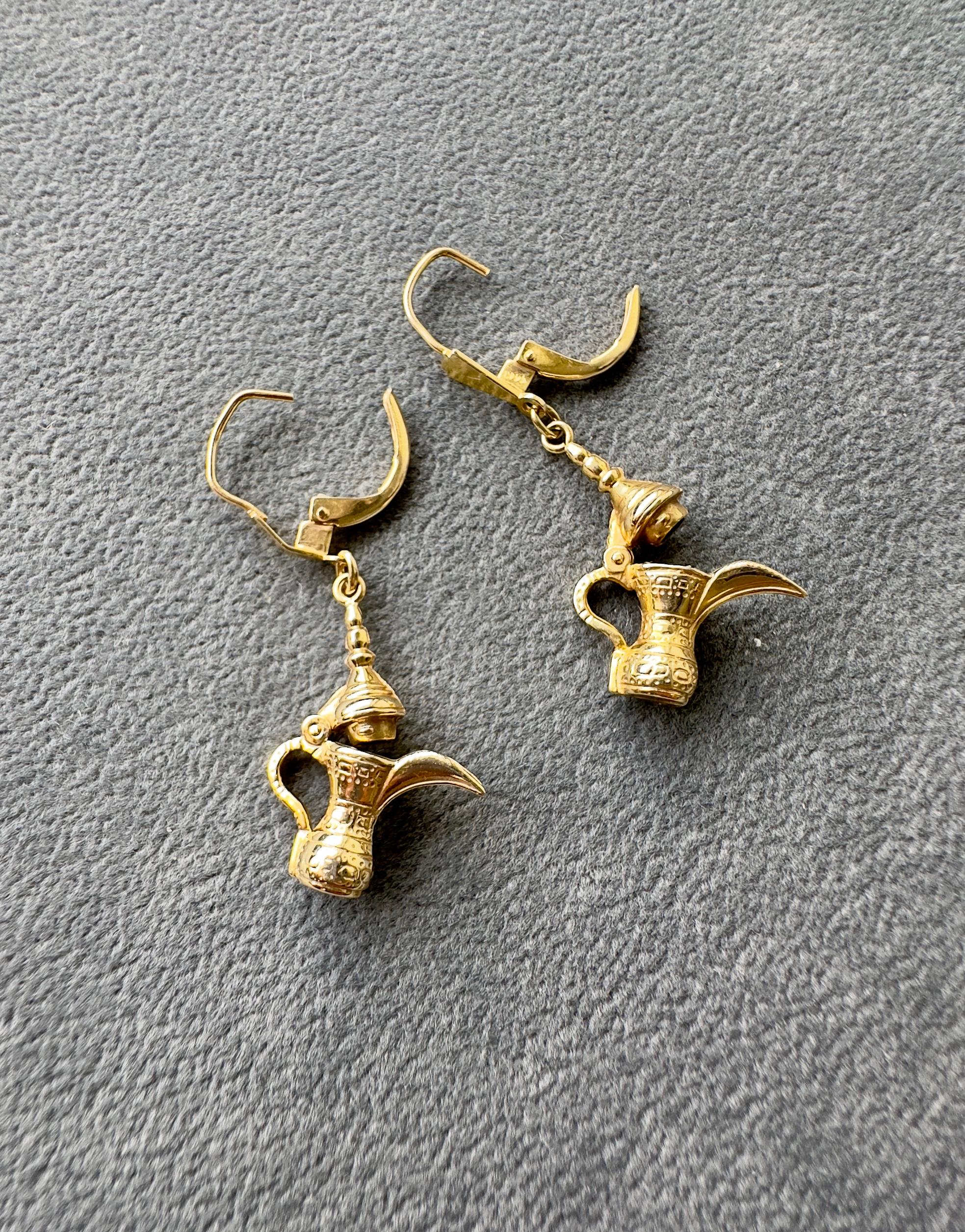 Vintage 14k Yellow Gold Dallah Pitcher Dangle Earrings en venta 2