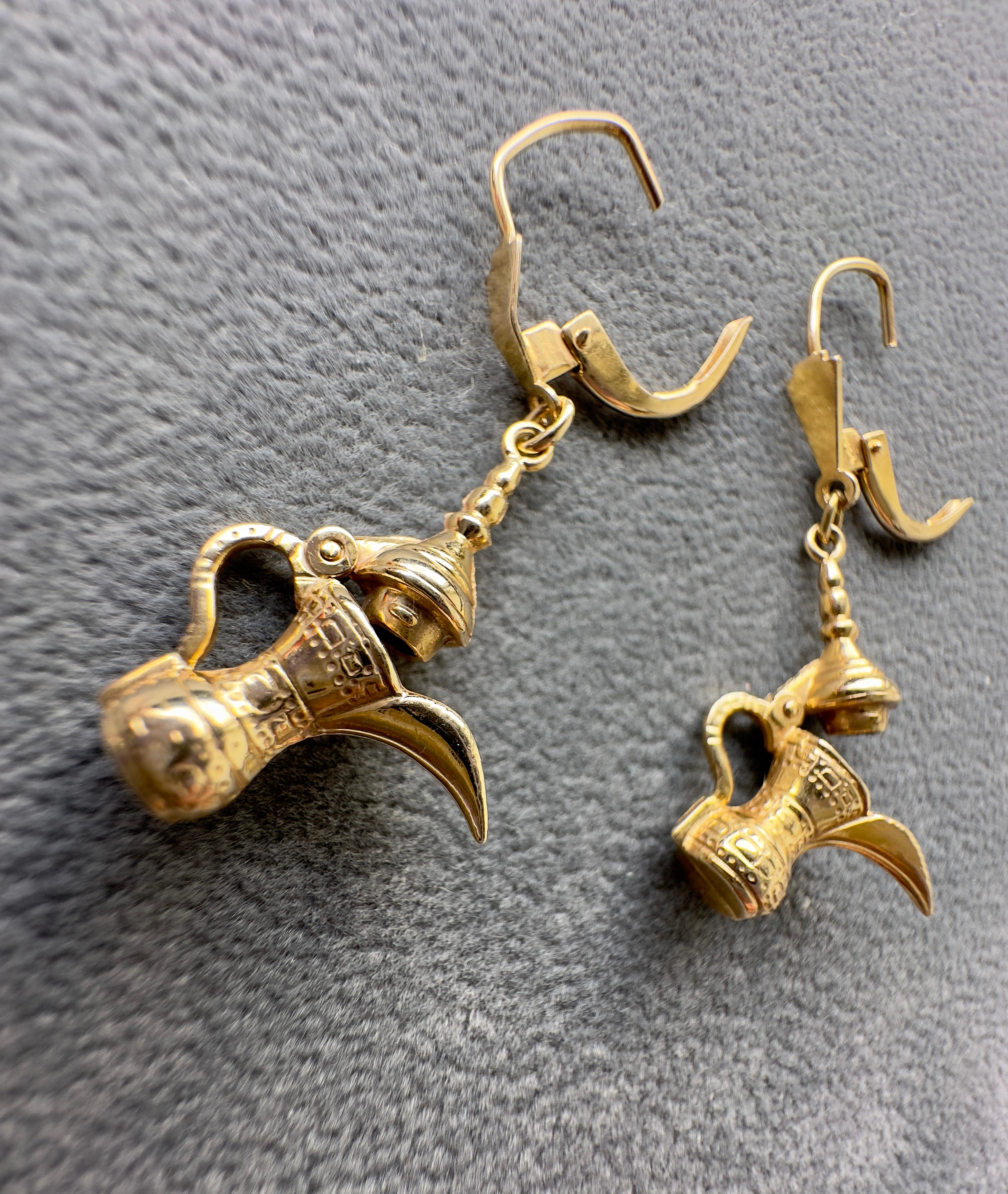 Vintage 14k Yellow Gold Dallah Pitcher Dangle Earrings en venta 3