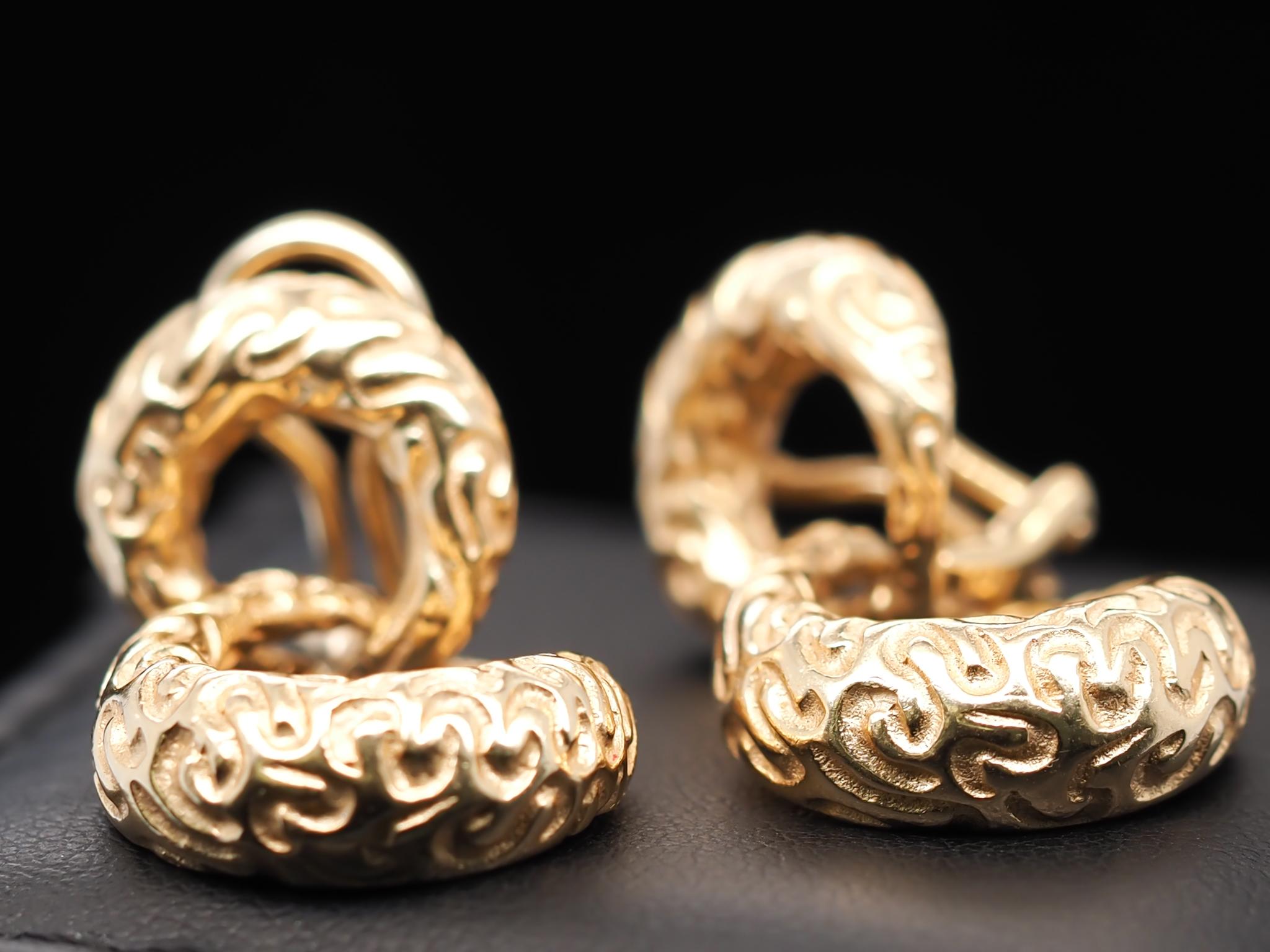 Women's or Men's Vintage 14K Yellow Gold Dangling Earrings For Sale
