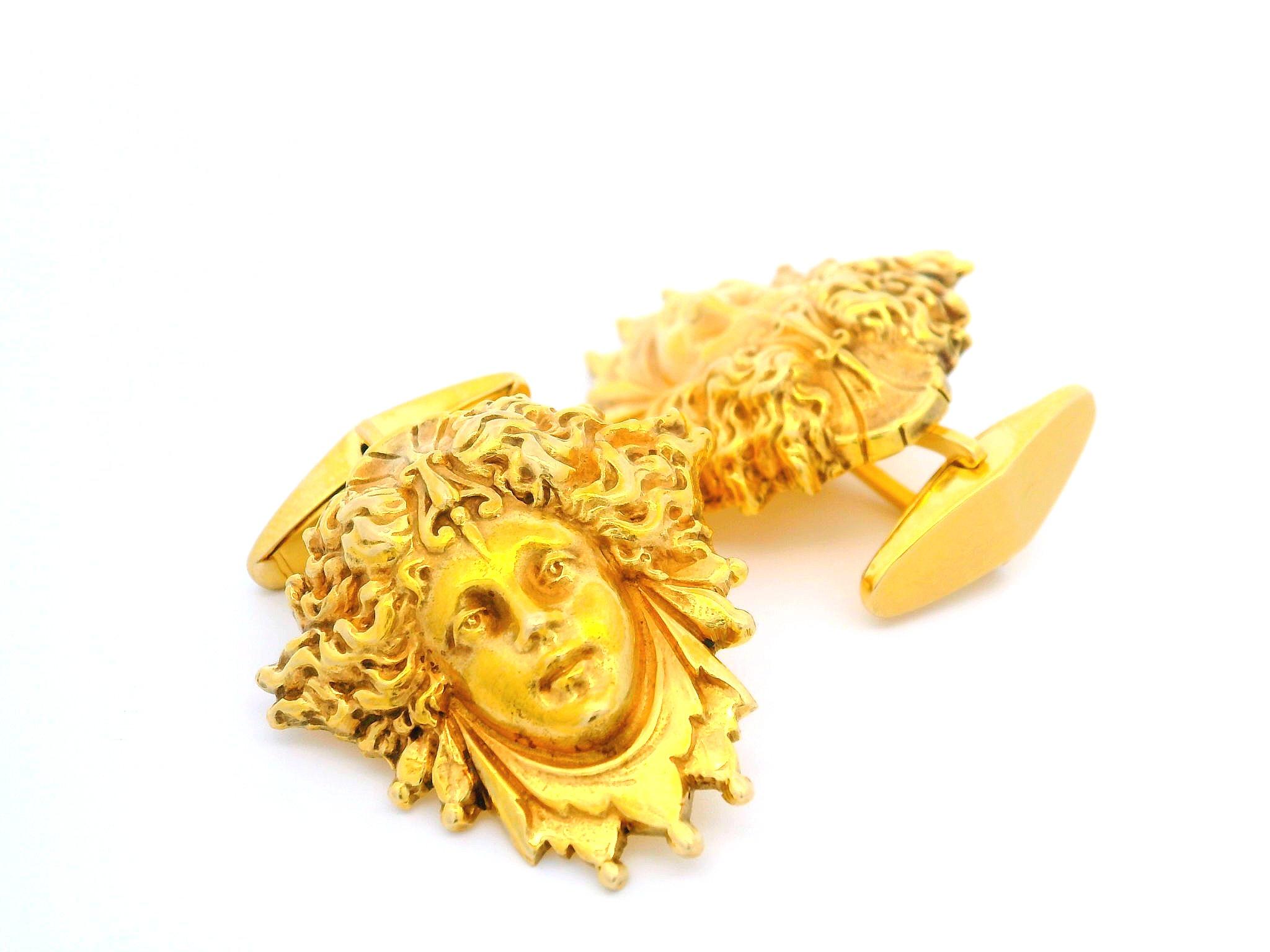 Vintage 14k Yellow Gold Detailed Medusa Goddess Repousse Swivel Cufflinks For Sale 3