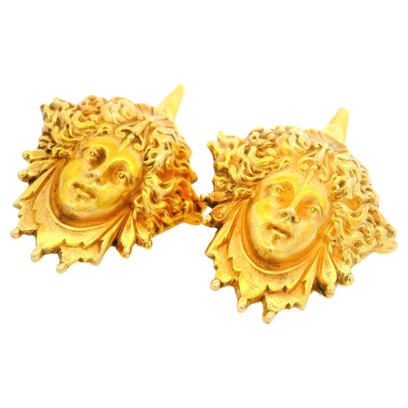 Vintage 14k Yellow Gold Detailed Medusa Goddess Repousse Swivel Cufflinks For Sale