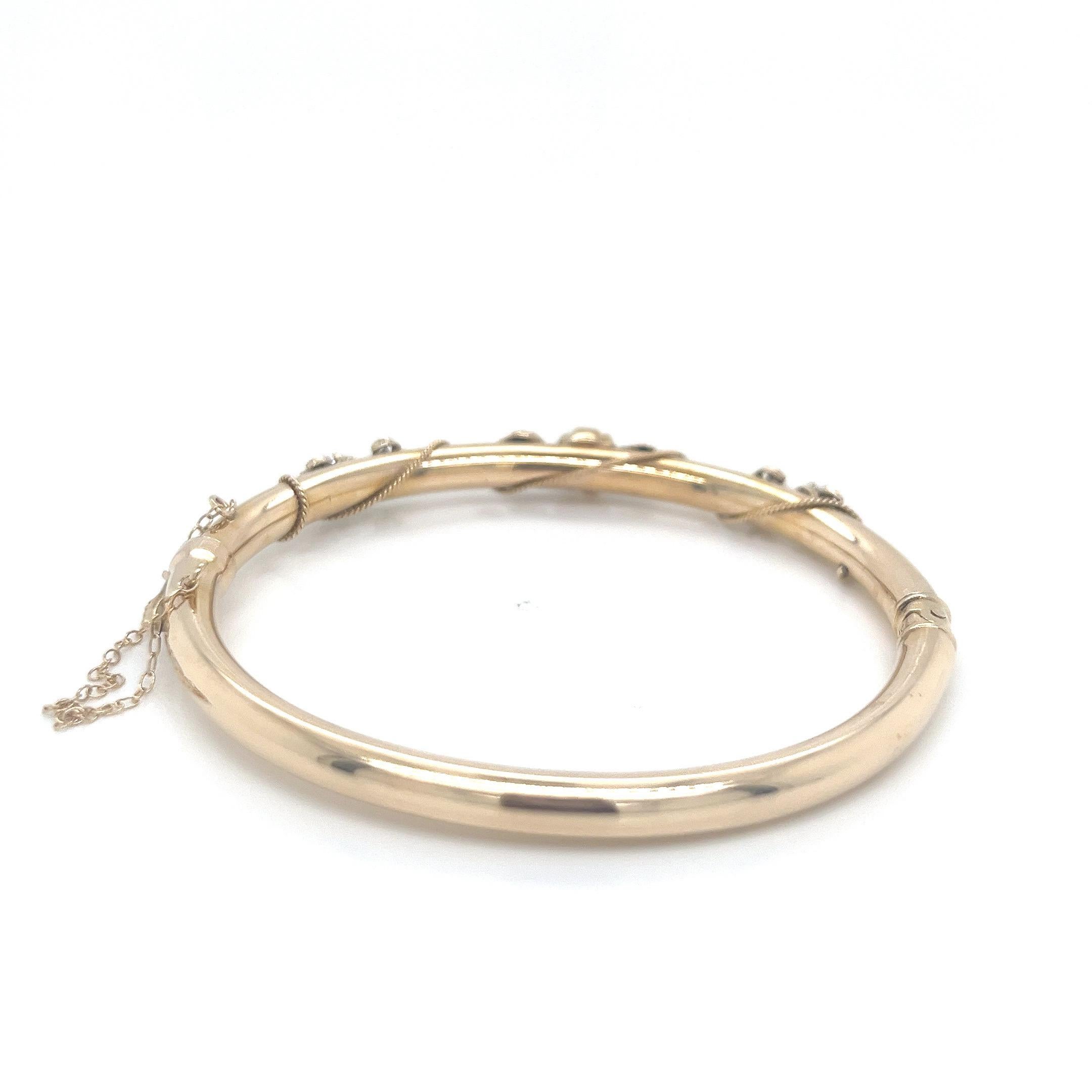 Vintage 14K Yellow Gold Diamond Accented Retro Bangle In Excellent Condition For Sale In Boston, MA