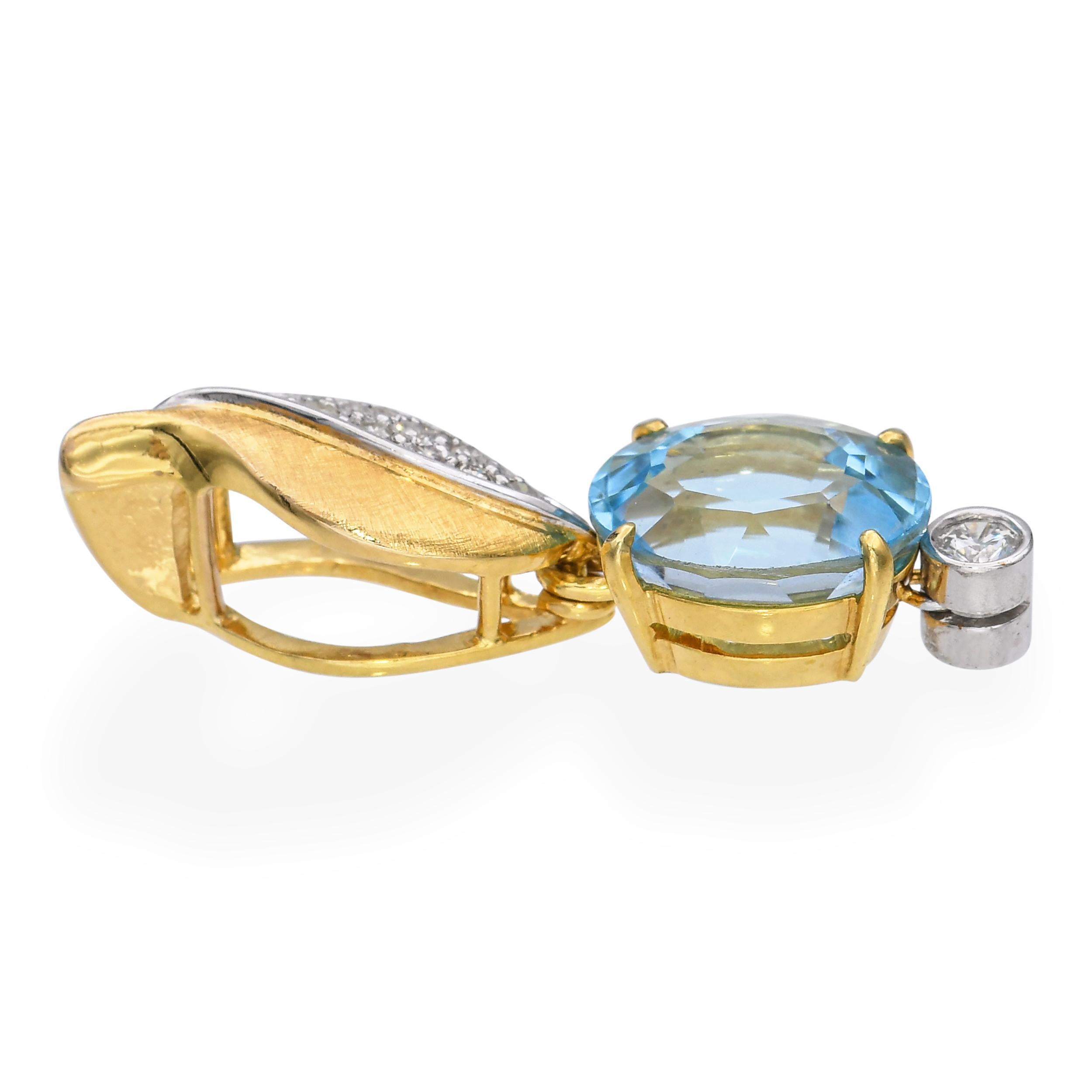 Pendentif vintage en or jaune 14k avec diamant et topaze bleue Pour femmes en vente