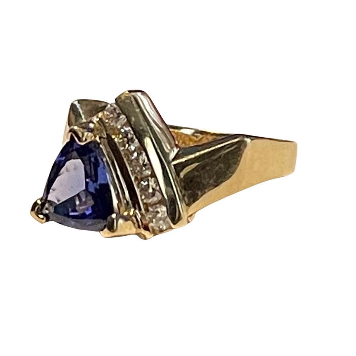 Retro Vintage 14k Yellow Gold Diamond and Deep Purple Tanzanite Cocktail Ring