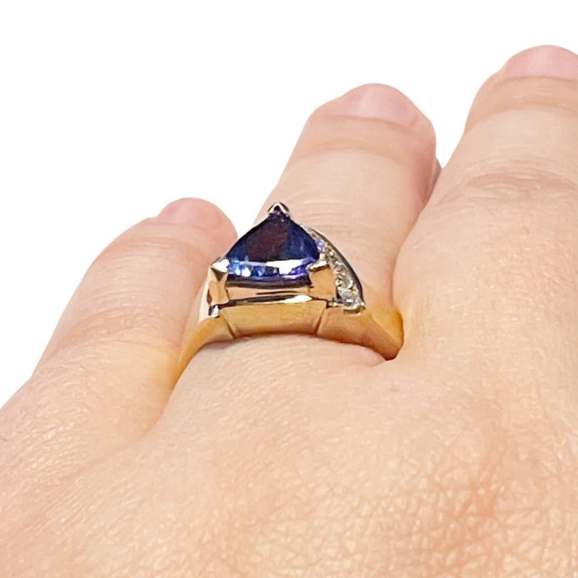 Vintage 14k Yellow Gold Diamond and Deep Purple Tanzanite Cocktail Ring In Good Condition In Addison, TX