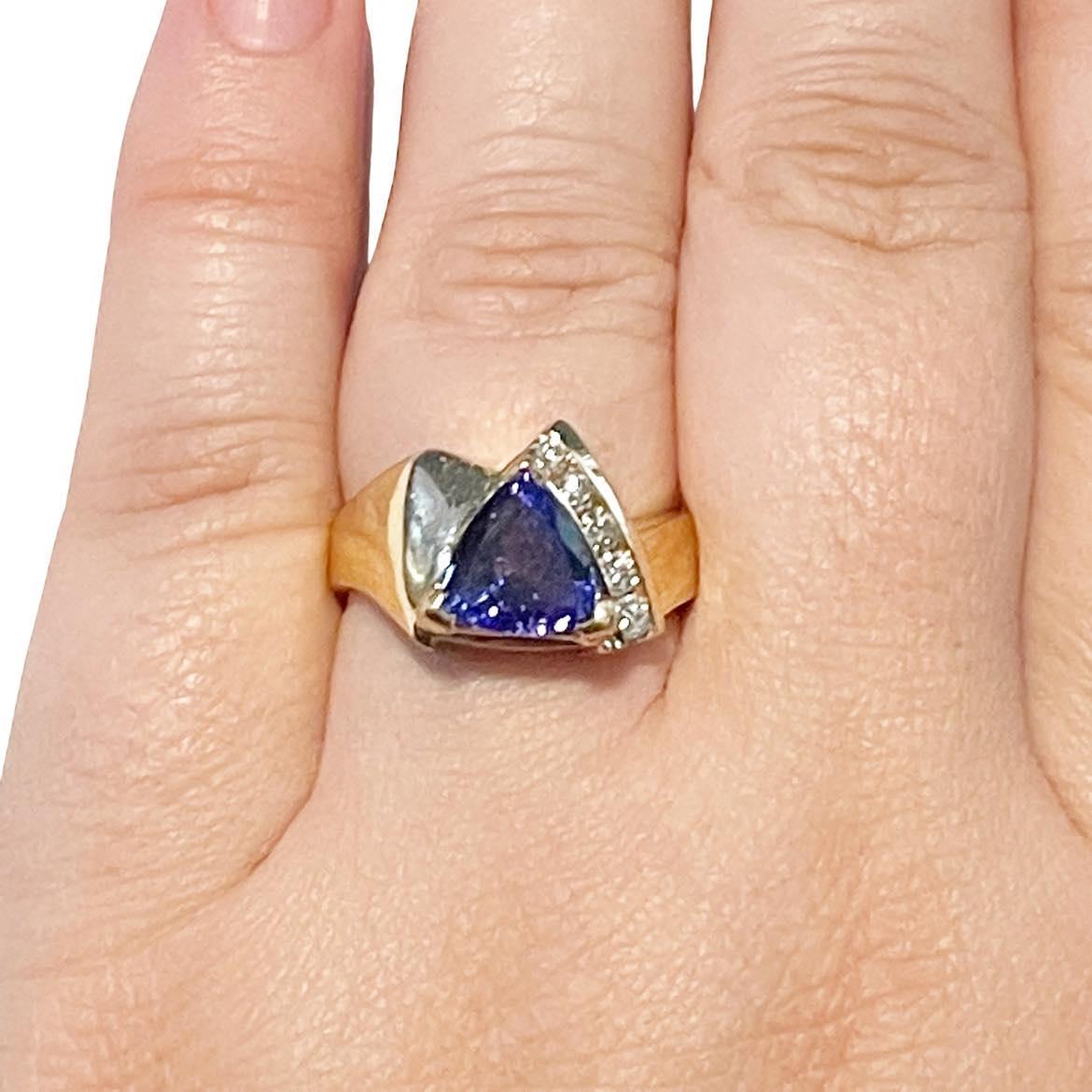 Women's or Men's Vintage 14k Yellow Gold Diamond and Deep Purple Tanzanite Cocktail Ring