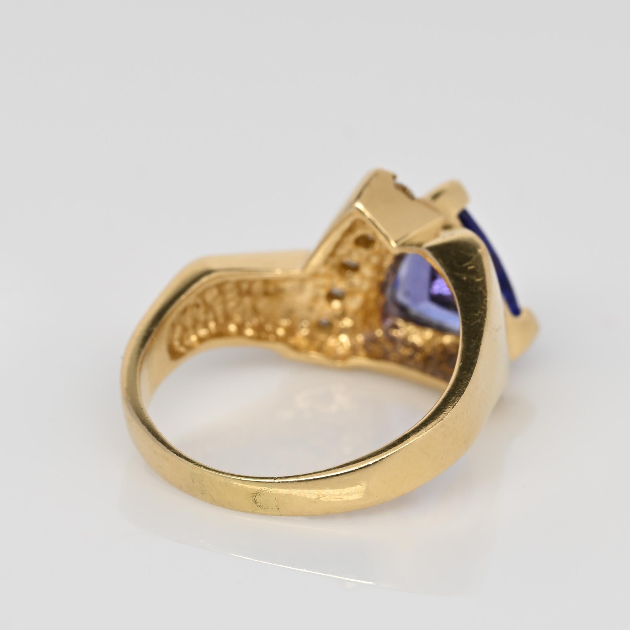 Round Cut Vintage 14K Yellow Gold Diamond and Deep Purple Tanzanite Gemstone Ring