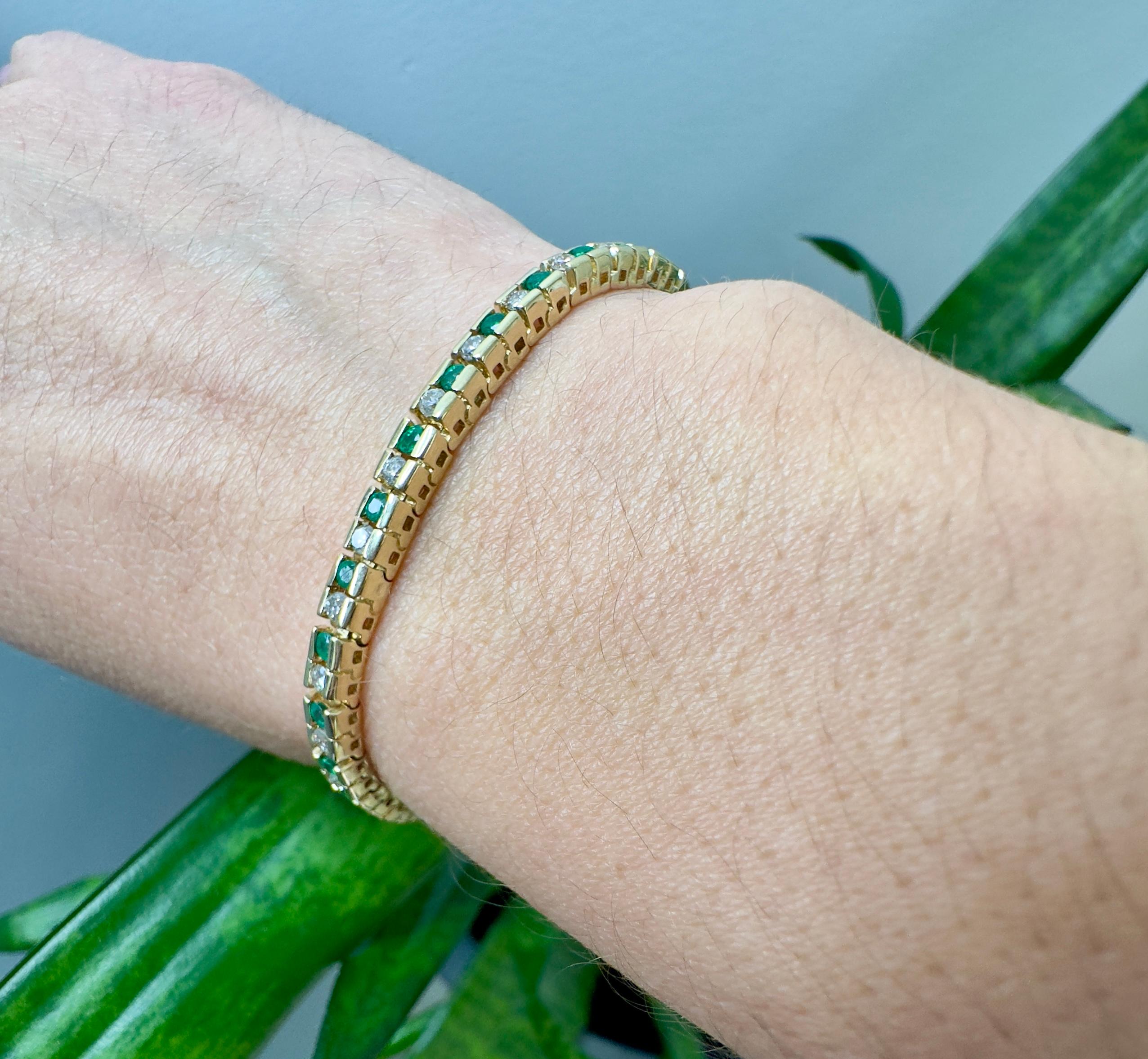 Vintage 14k Yellow Gold Diamond and Emerald Bracelet For Sale 4