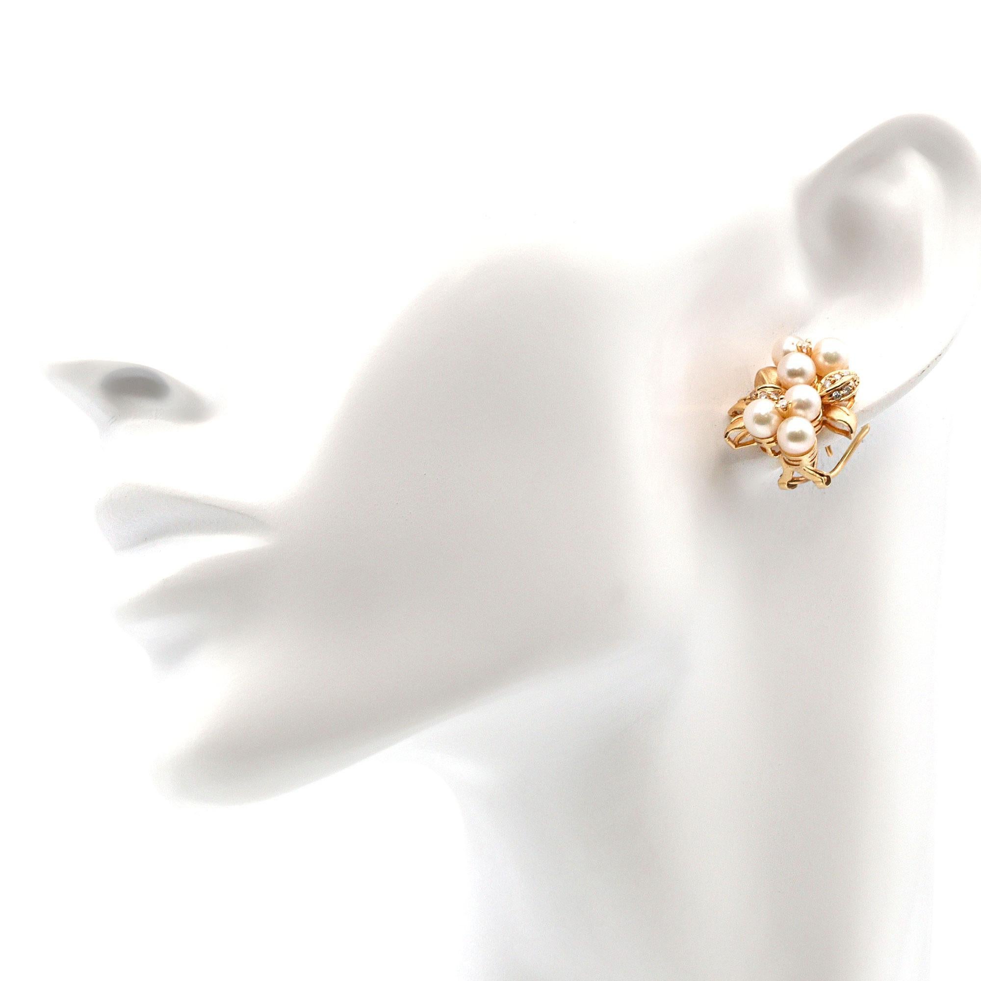 Vintage 14k Gelbgold Diamant und Perle floralen Ohrringe (Rundschliff) im Angebot