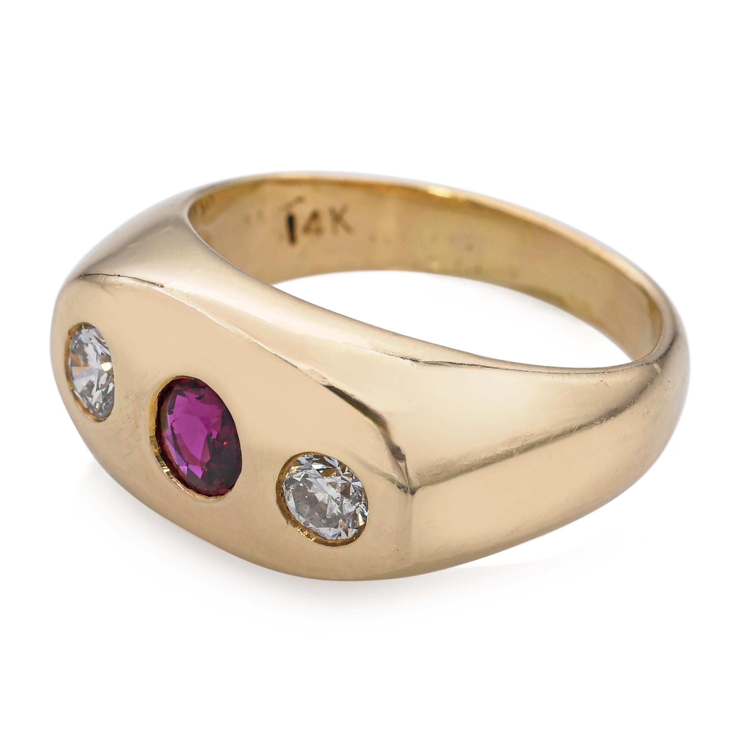Vintage 14k Gelbgold Diamant und Rubin Zigeuner Set 3-Stein-Ring im Zustand „Gut“ im Angebot in New York, NY