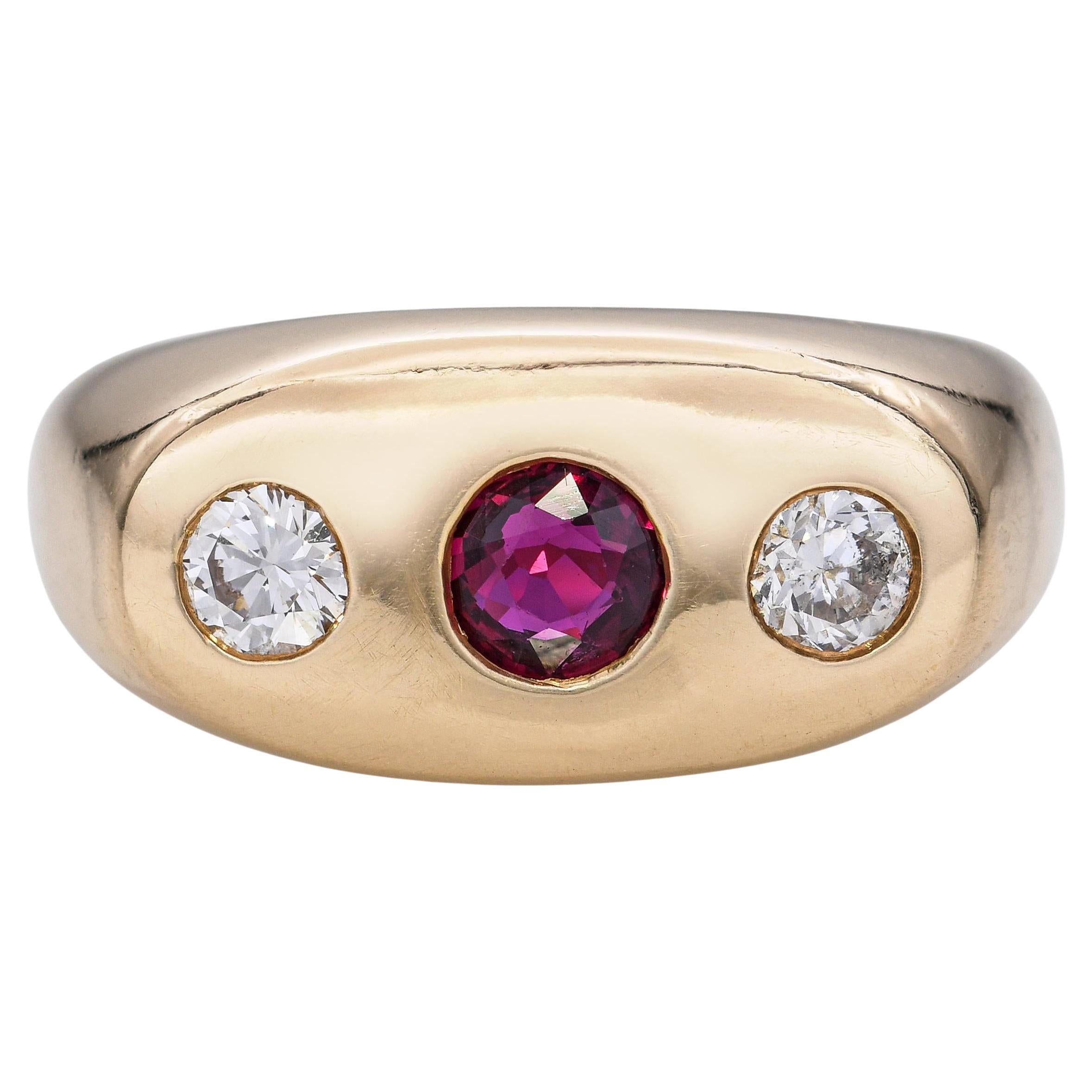 Vintage 14k Gelbgold Diamant und Rubin Zigeuner Set 3-Stein-Ring im Angebot