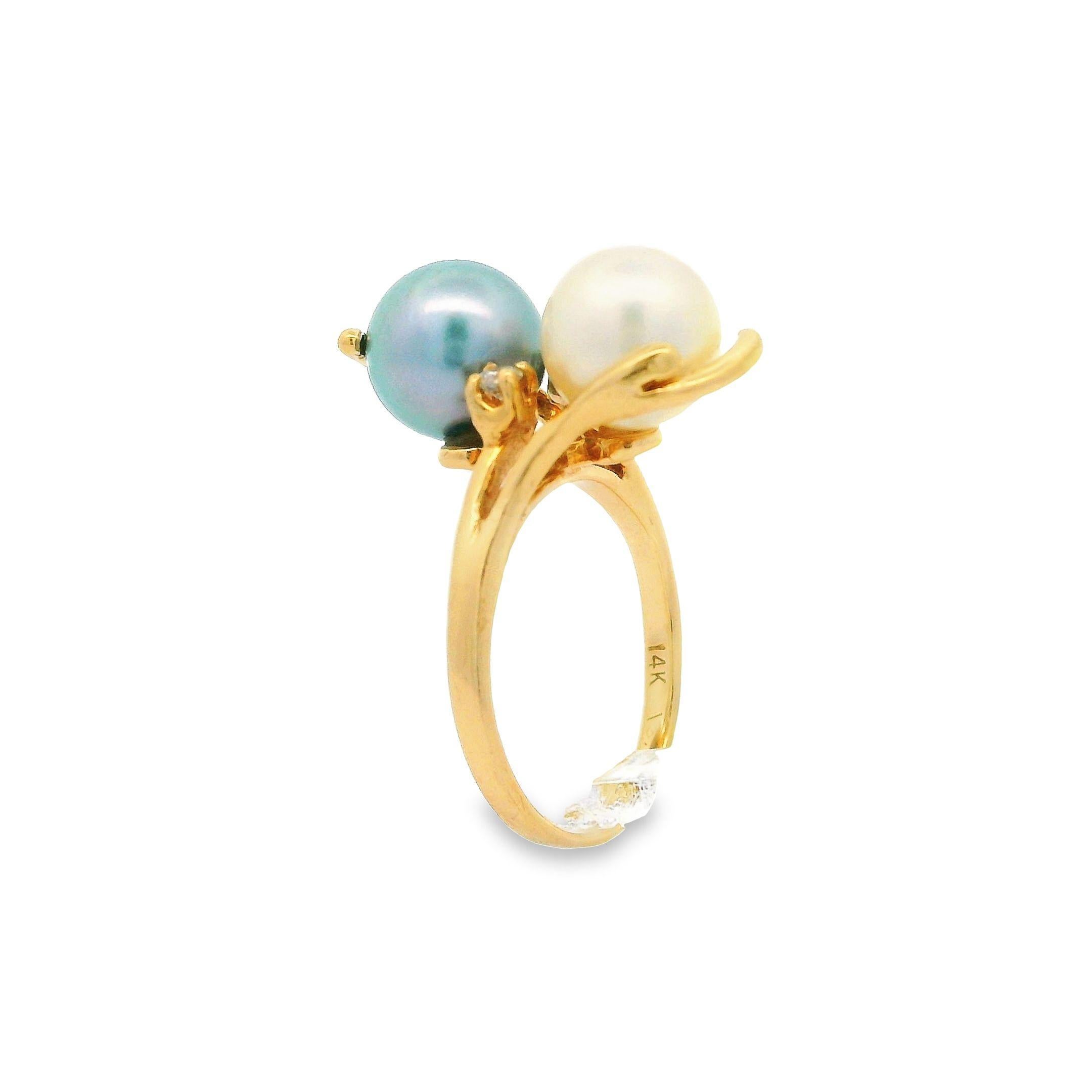 Vintage 14k Yellow Gold Diamond & Cultured Pearl Elongated Style Ring In Excellent Condition For Sale In Montclair, NJ
