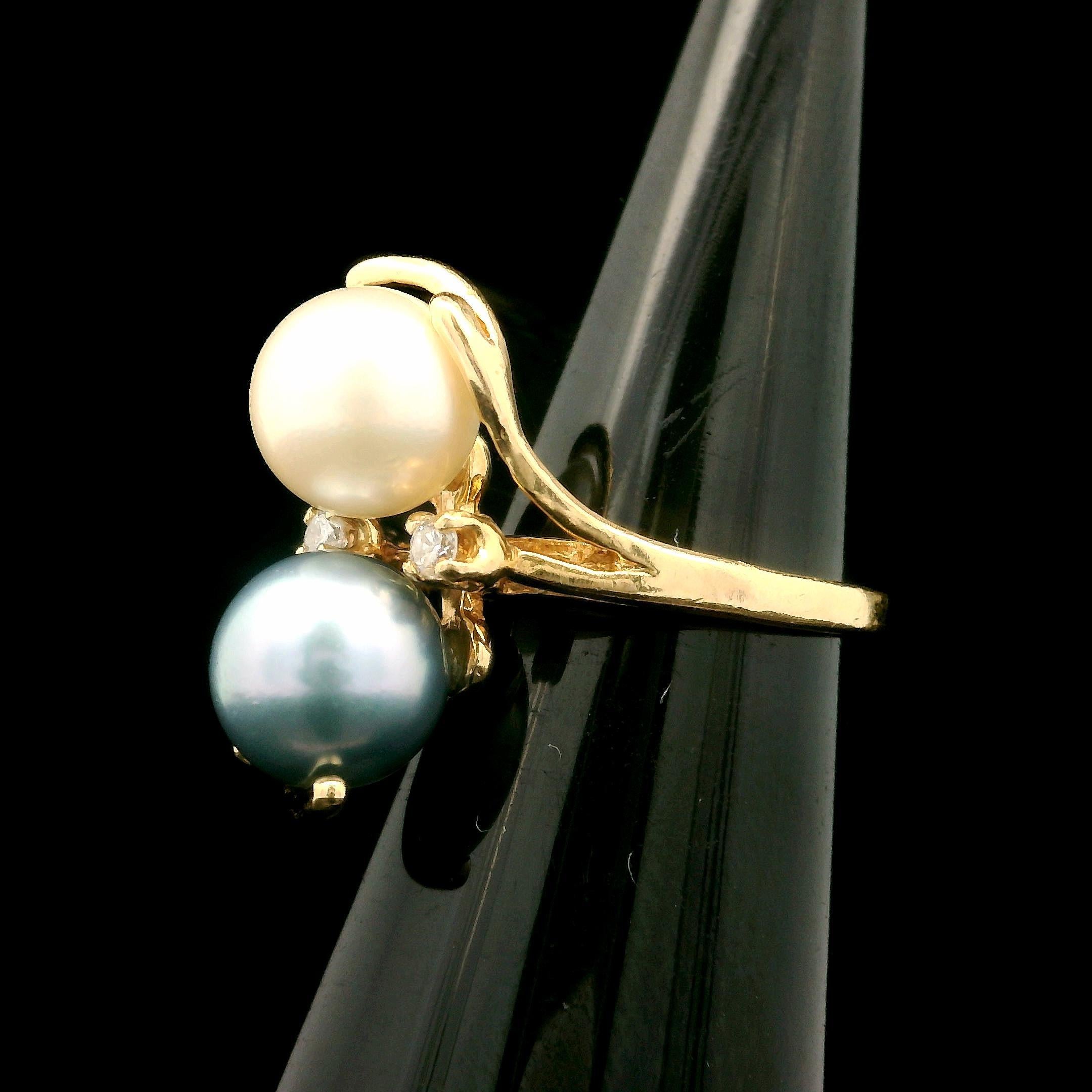 Vintage 14k Yellow Gold Diamond & Cultured Pearl Elongated Style Ring For Sale 1