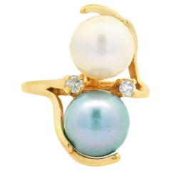 Anillo estilo alargado vintage de oro amarillo de 14k con diamantes y perlas cultivadas