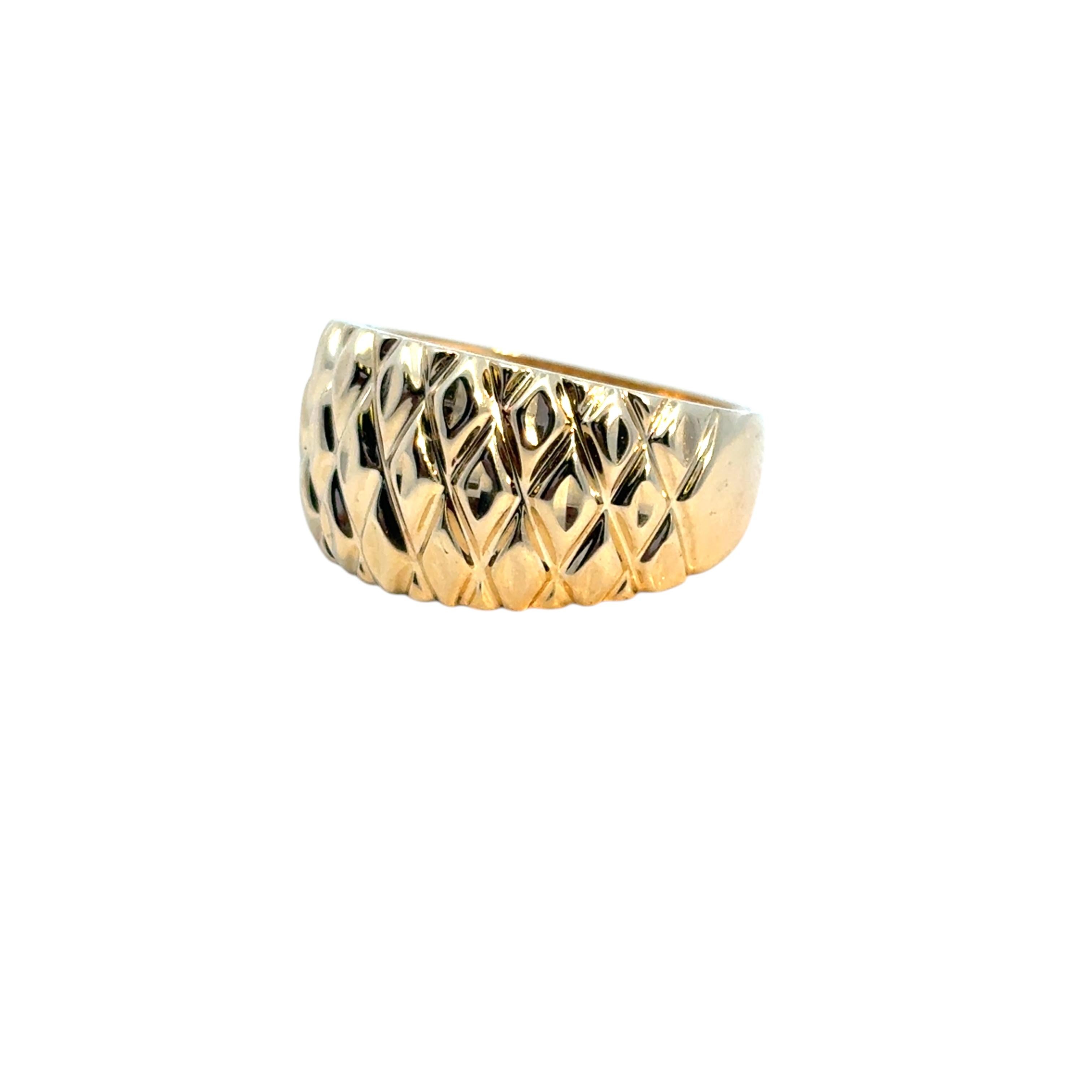 Vintage 14k Yellow Gold Diamond Cut Pattern Dome Ring For Sale 9