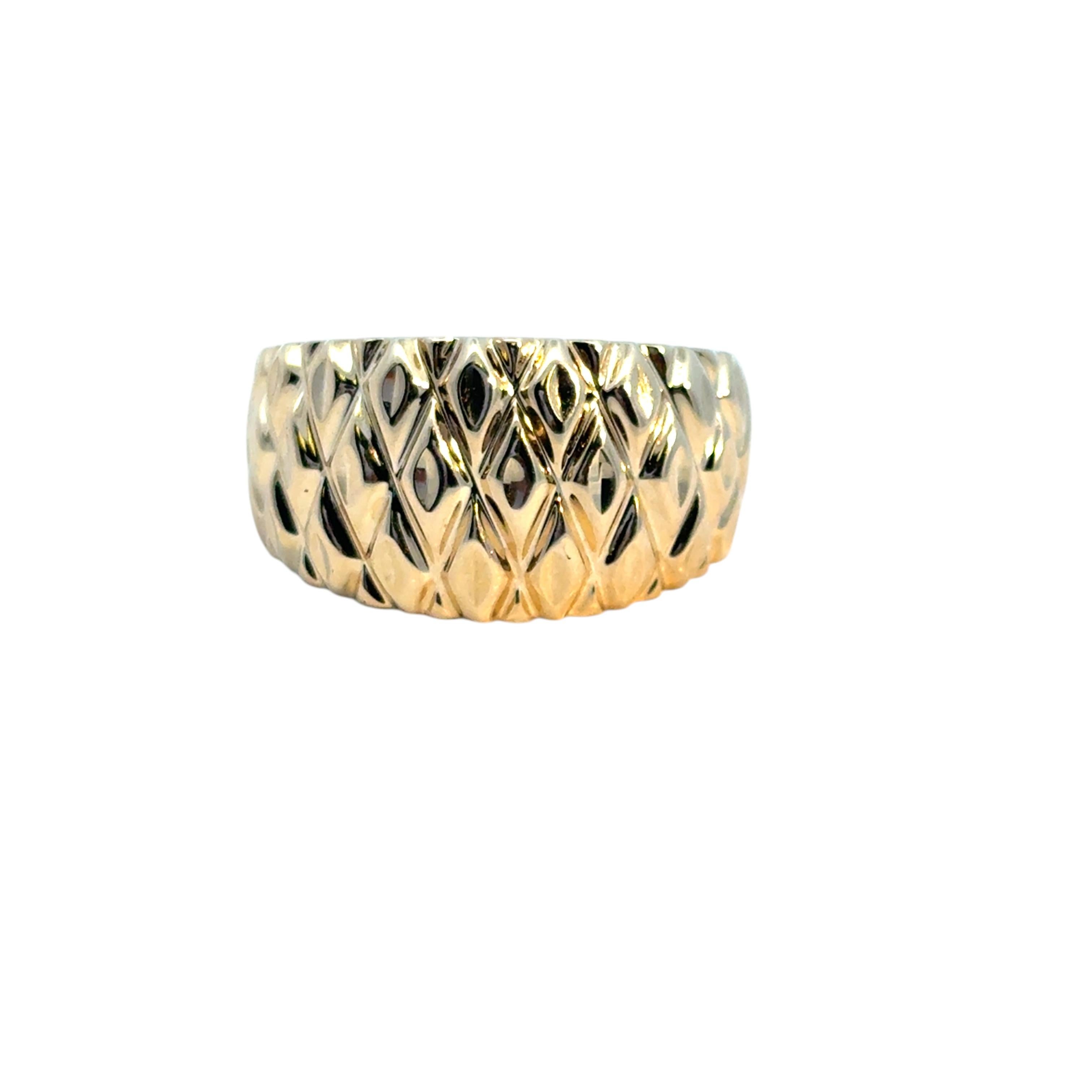 Vintage 14k Yellow Gold Diamond Cut Pattern Dome Ring For Sale 11