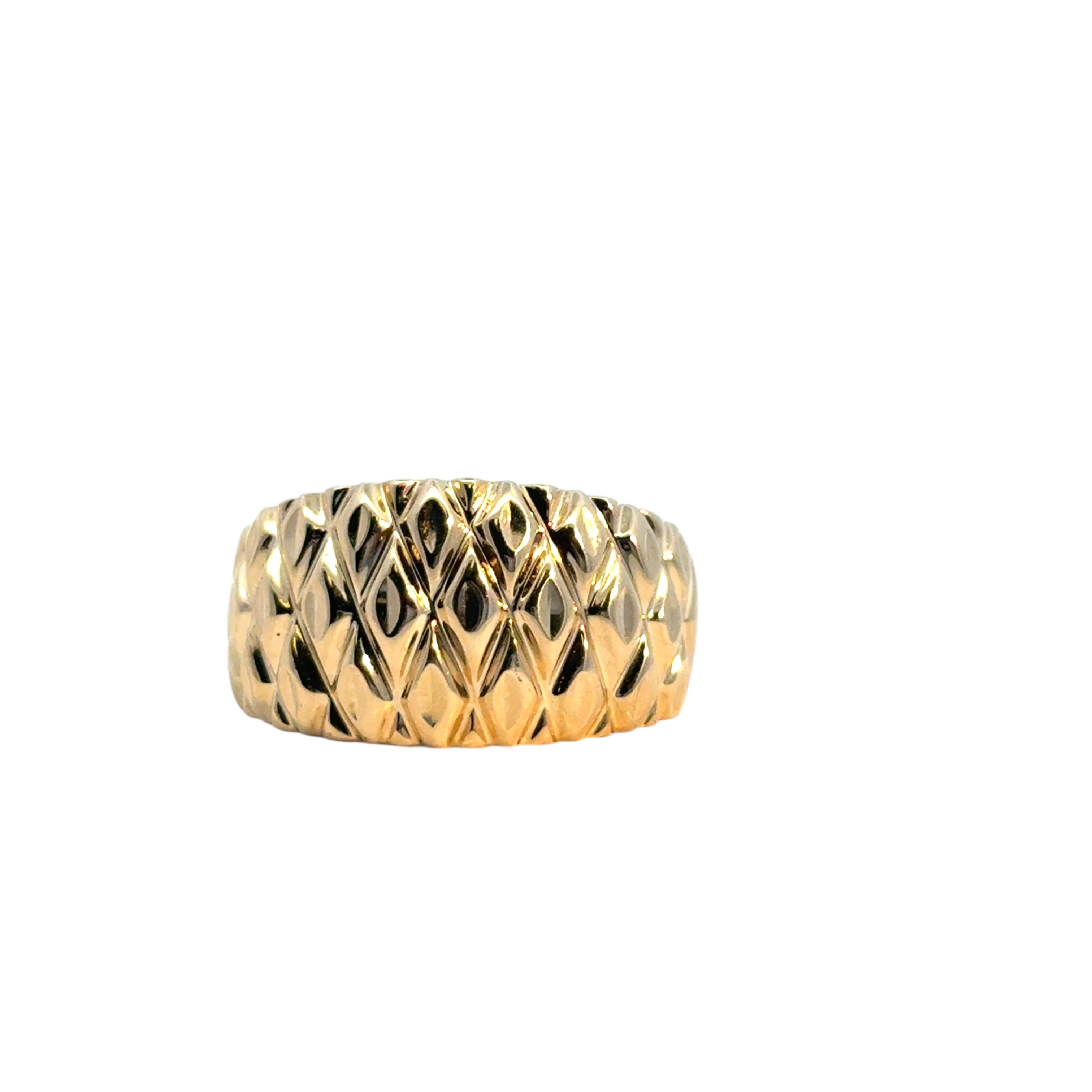 Vintage 14k Yellow Gold Diamond Cut Pattern Dome Ring For Sale 12