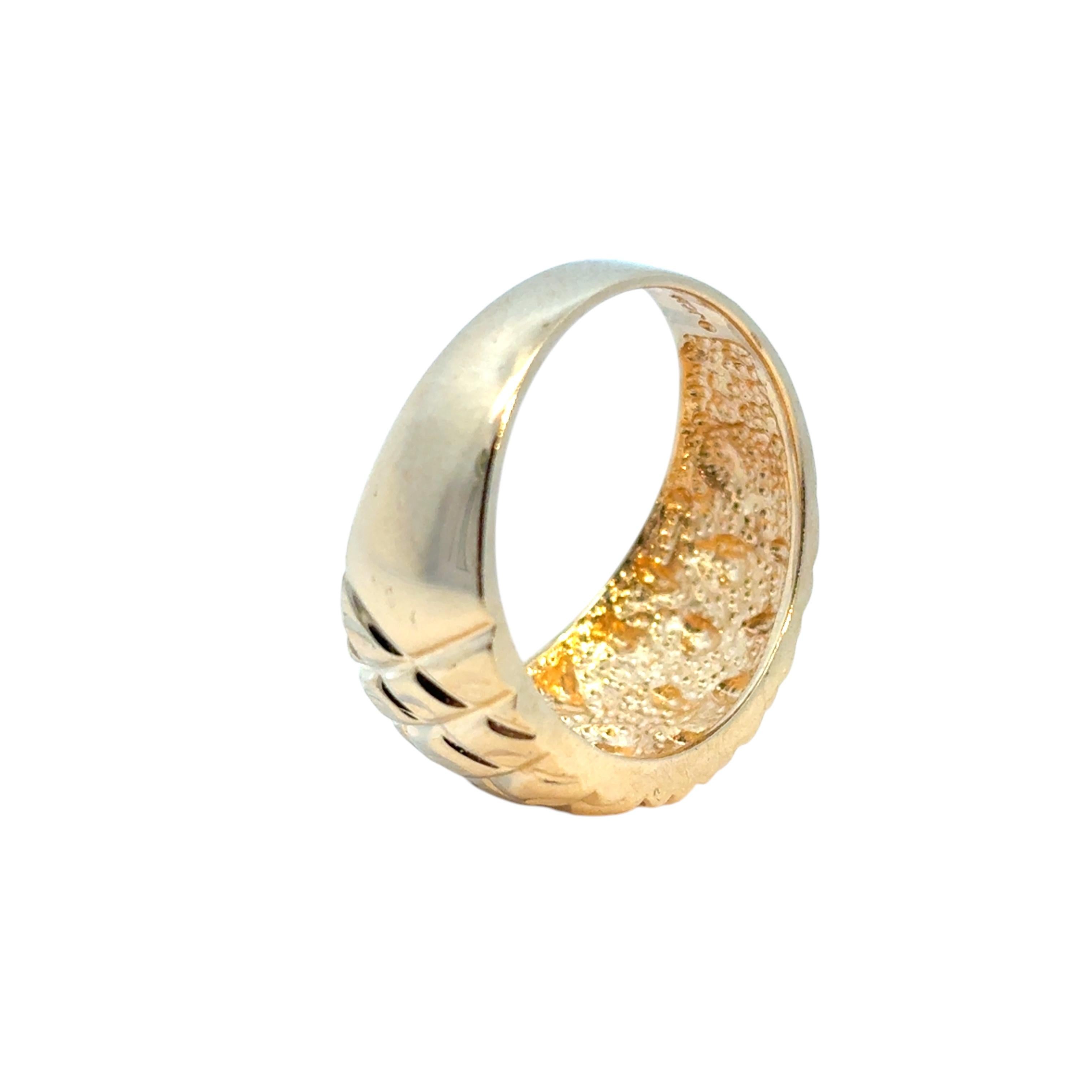 Vintage 14k Yellow Gold Diamond Cut Pattern Dome Ring

This stunning vintage 14k Gold Pattern Ring is in excellent condition and is ready to ship!

Ring Style: Dome Ring
Design: Diamond Cut Pattern, The design (measuring approximately 20.6 mm in
