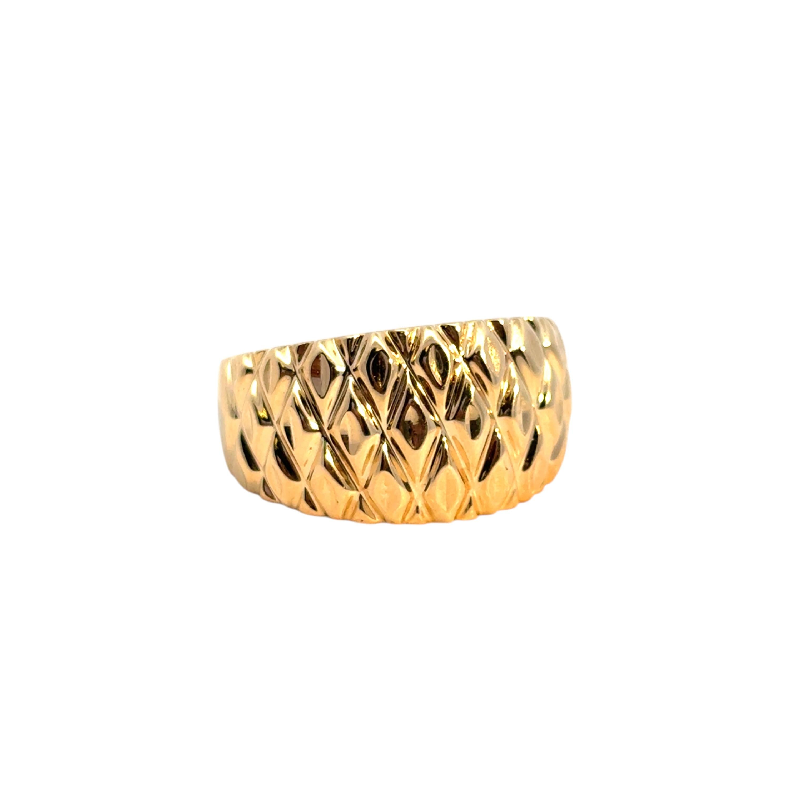 Women's or Men's Vintage 14k Yellow Gold Diamond Cut Pattern Dome Ring For Sale