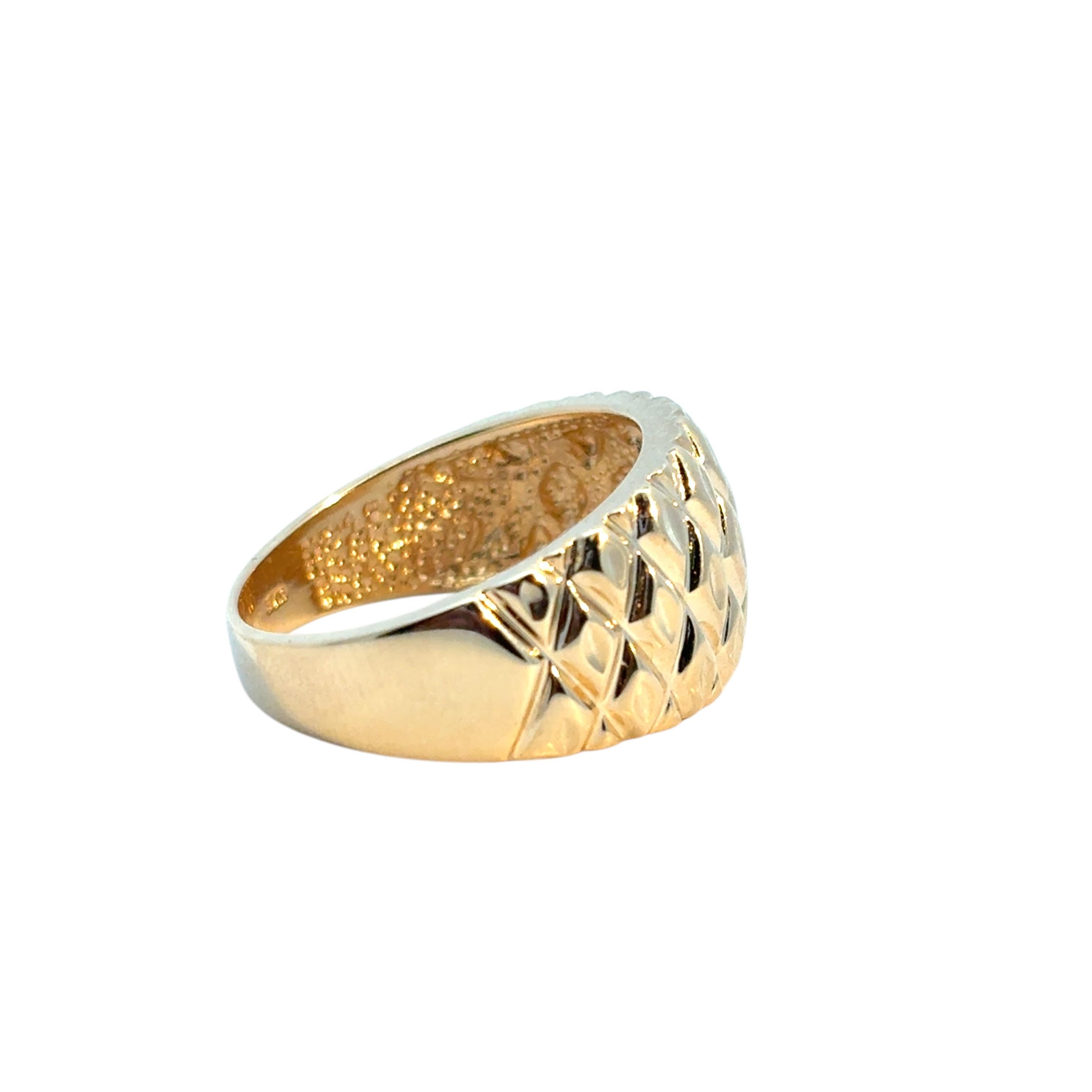 Vintage 14k Yellow Gold Diamond Cut Pattern Dome Ring For Sale 3