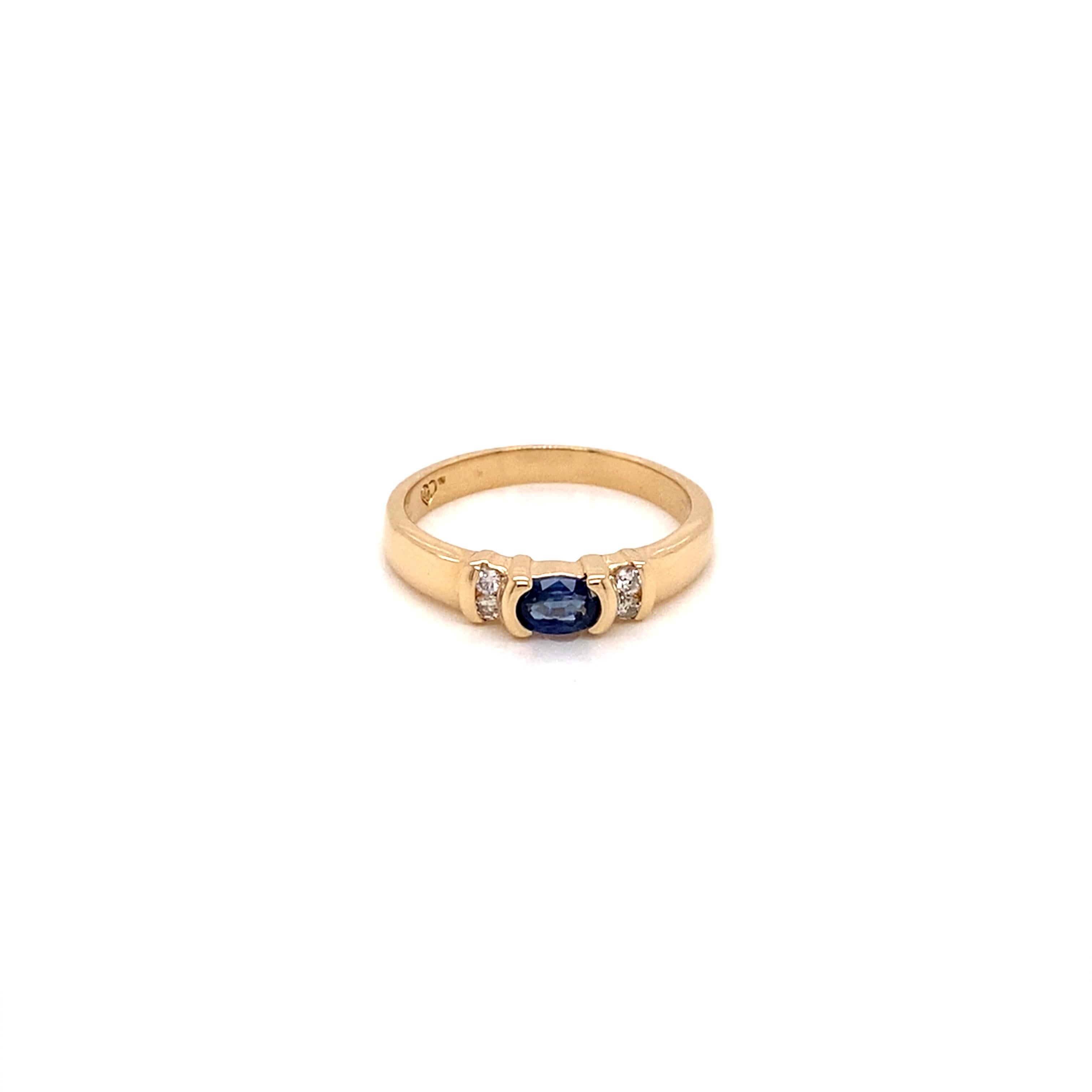 Contemporary Vintage 14K Yellow Gold Diamond East West Oval Sapphire Ring For Sale