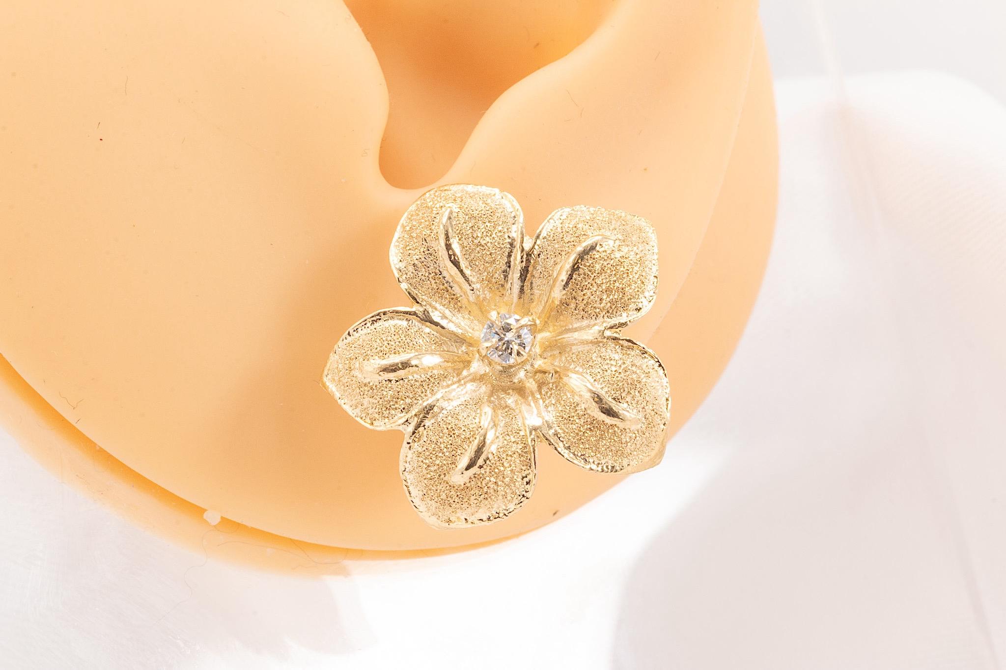 Women's Vintage 14k Yellow Gold Diamond Flower Earrings For Sale
