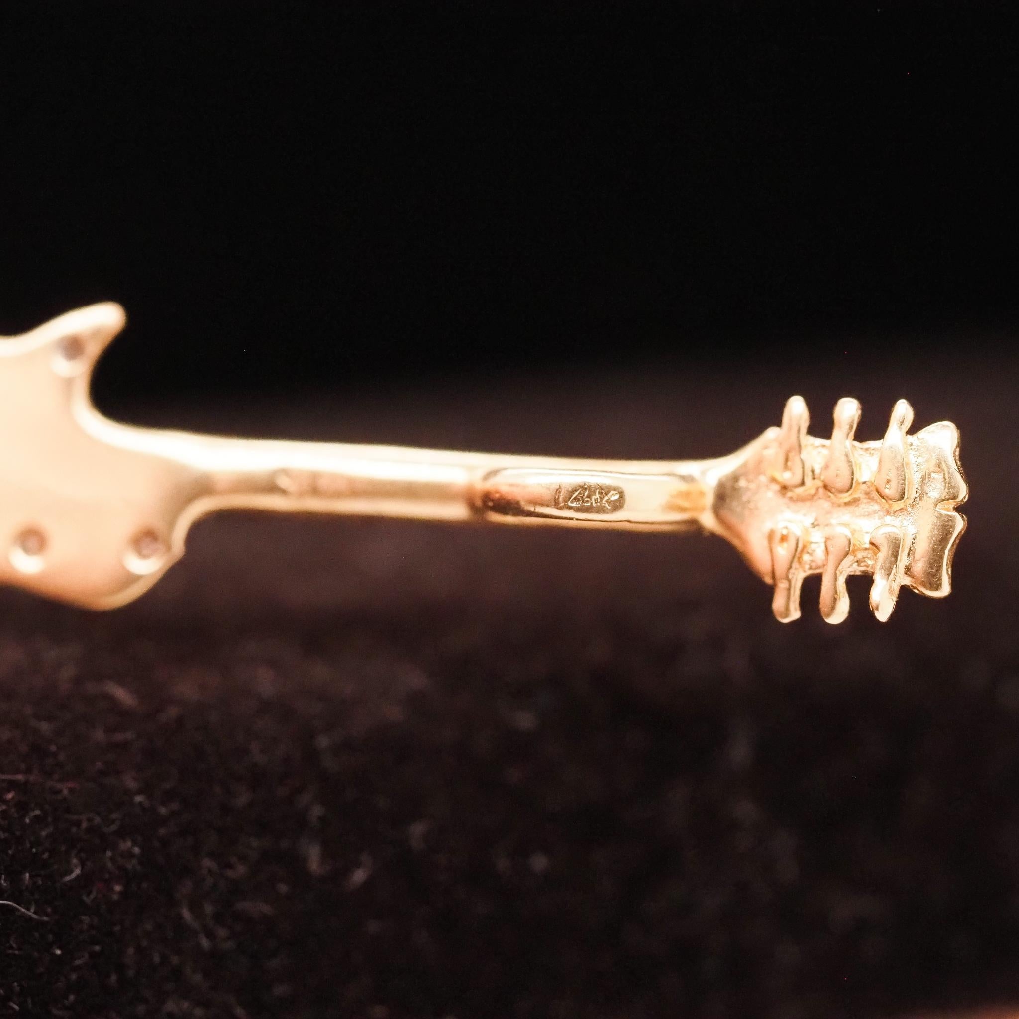 Taille brillant Pendentif guitare vintage en or jaune 14 carats avec diamants en vente