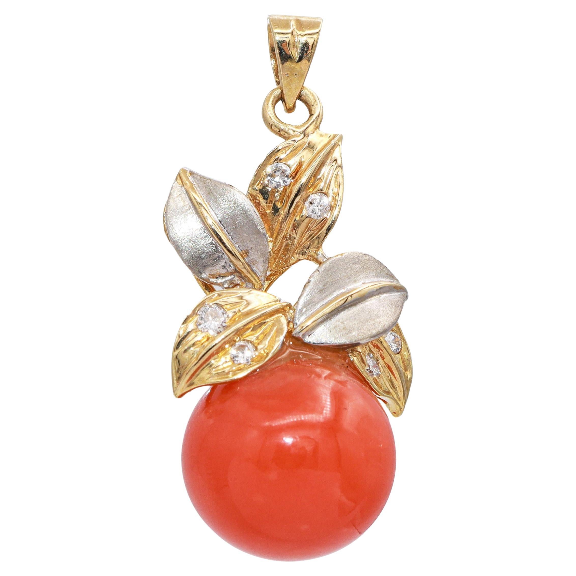 Pendentif vintage en or jaune 14K avec motif de feuilles en diamant et corail rouge