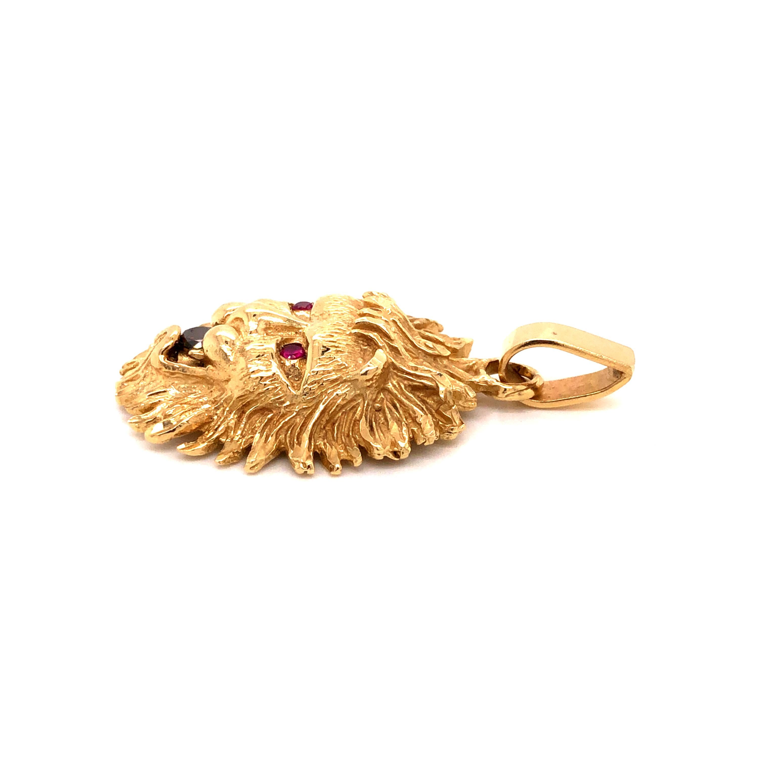 Round Cut Vintage 14 Karat Yellow Gold Diamond Ruby Lion's Head Pendant For Sale