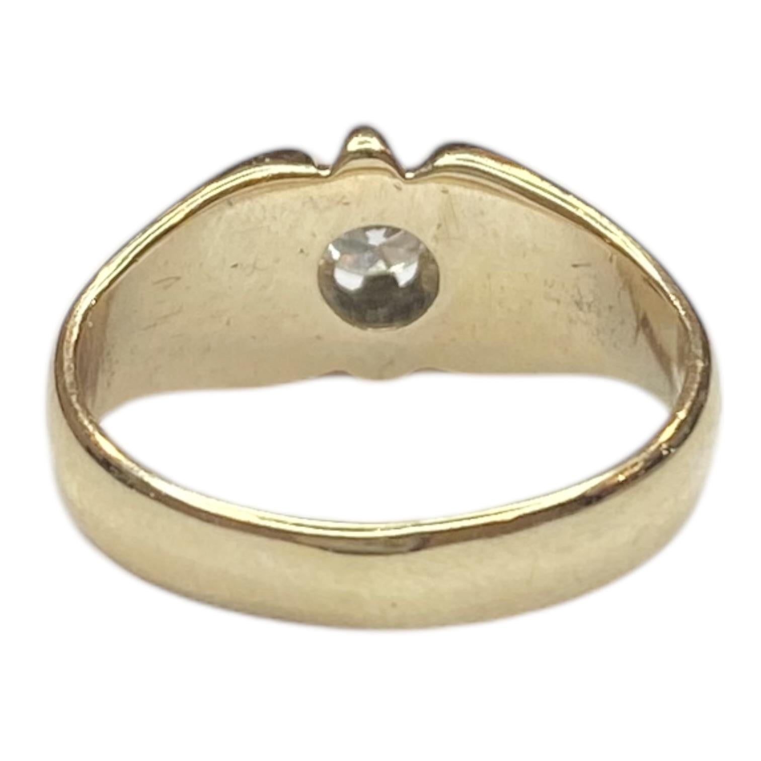 Anillo Solitario de Diamantes Vintage de Oro Amarillo de 14K Moderno en venta