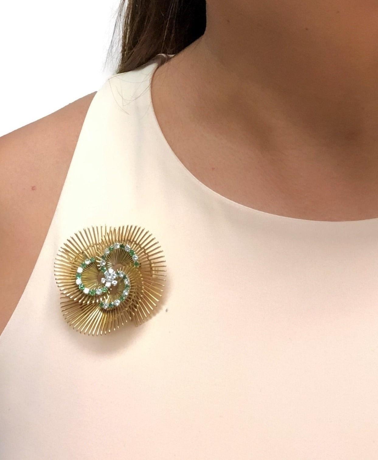 Women's or Men's Vintage 14K Yellow Gold Diamonds Emerald Flower Brooch