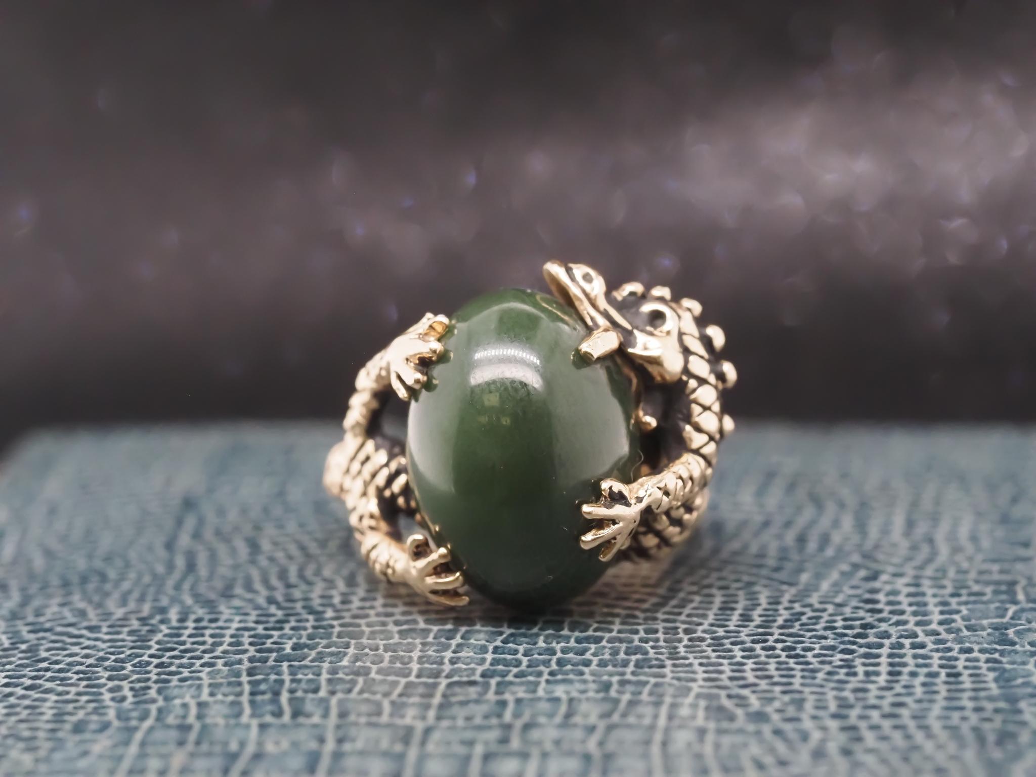 Vintage 14K Yellow Gold Dragon Holding Jade Ring For Sale 6