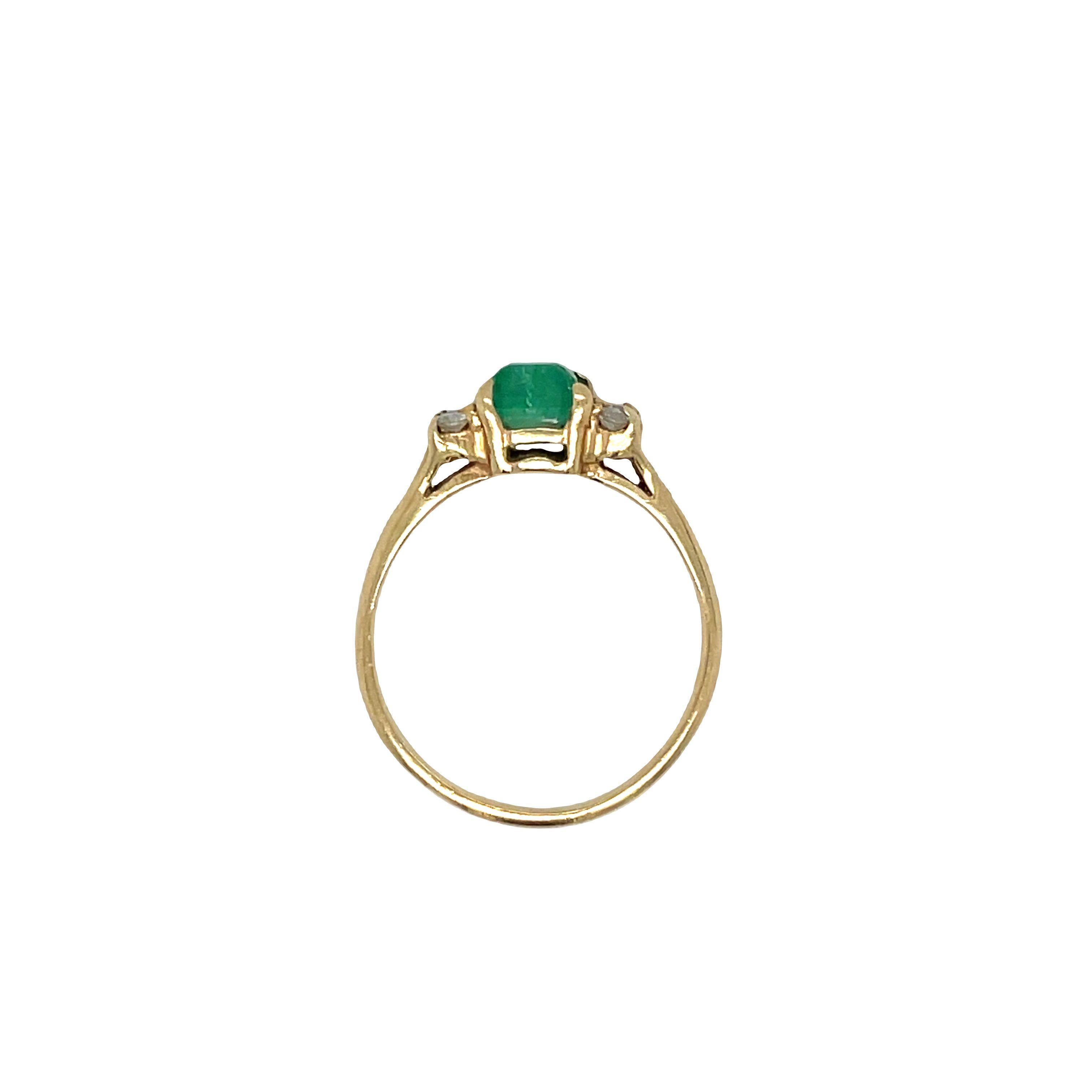Verlobungsring aus 14 Karat Gelbgold mit Smaragd und Diamant  (Carréeschliff) im Angebot
