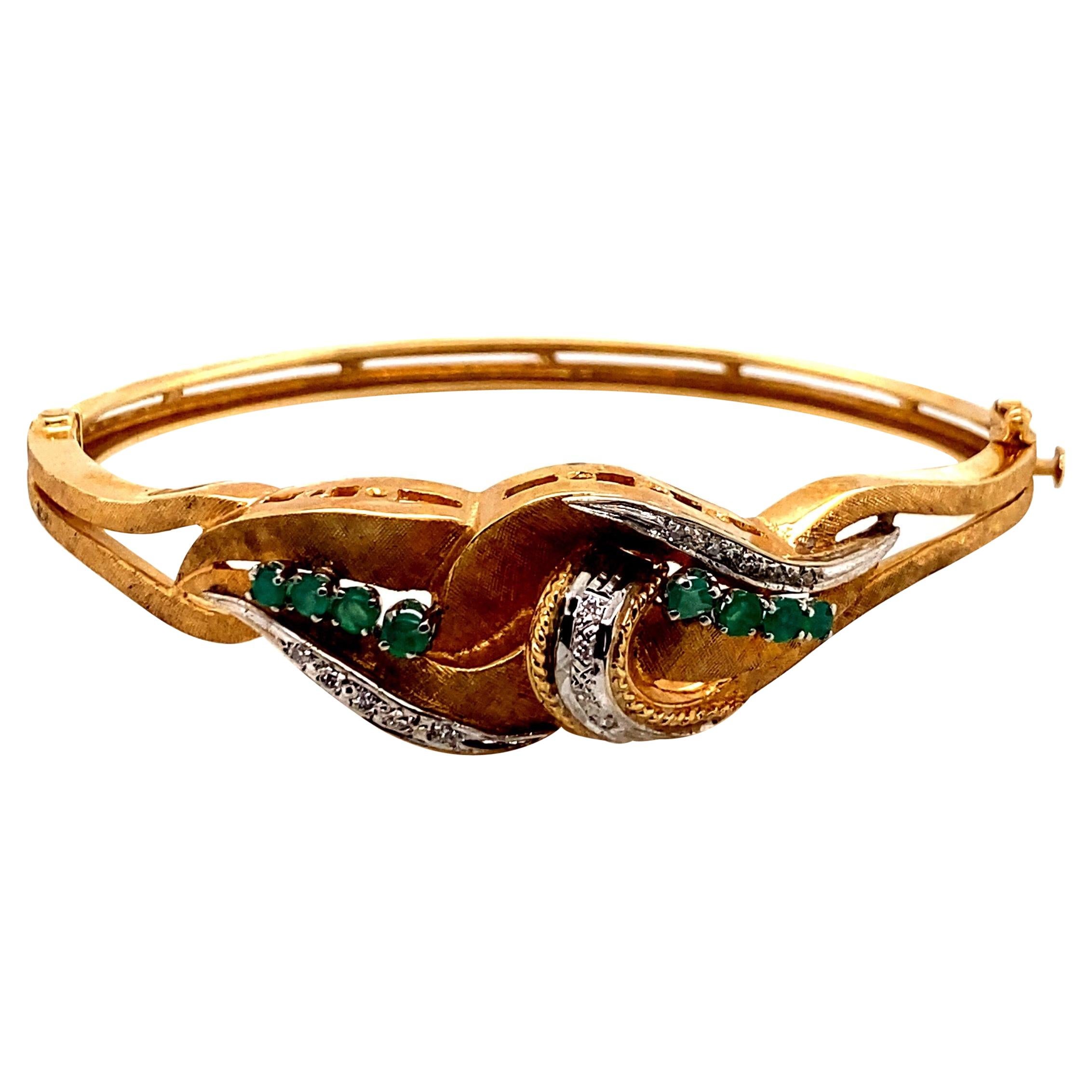 Bracelet jonc vintage en or jaune 14 carats à motif de feuilles d'émeraude et de diamants