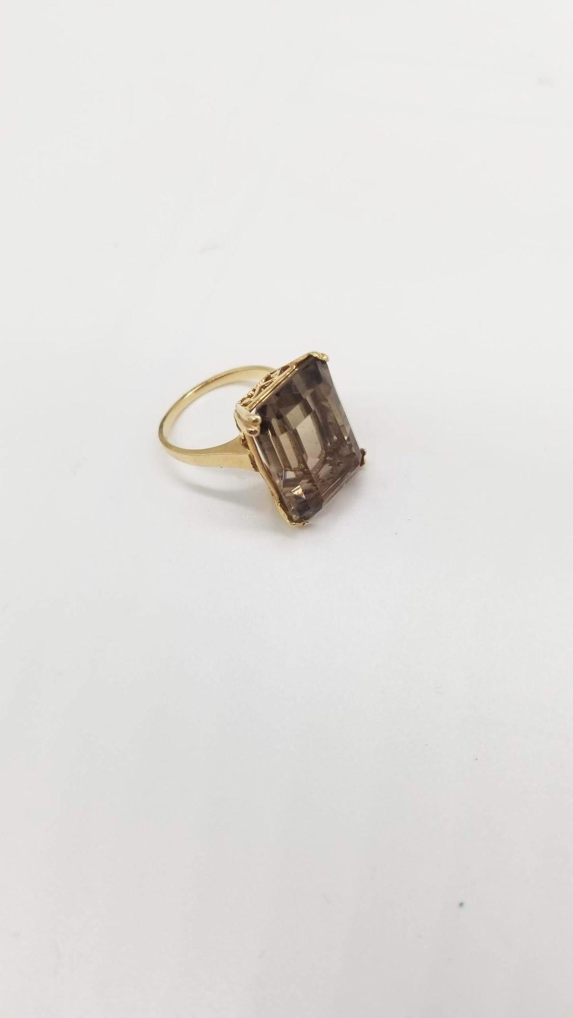 20th Century Vintage 14K Yellow Gold Emerald-Cut Smoky Quartz Cocktail Ring Size 5 For Sale