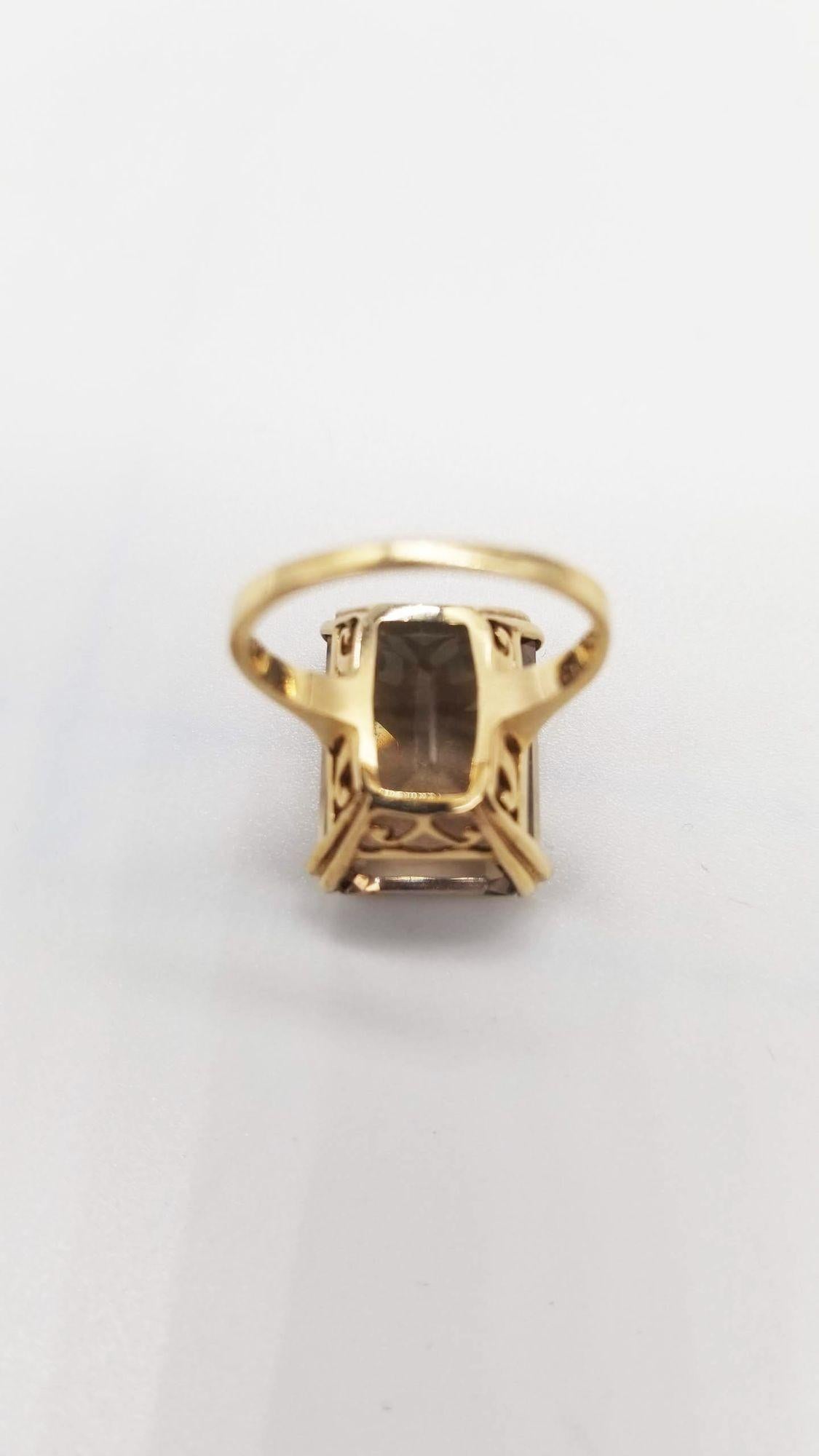 Vintage 14K Yellow Gold Emerald-Cut Smoky Quartz Cocktail Ring Size 5 For Sale 2