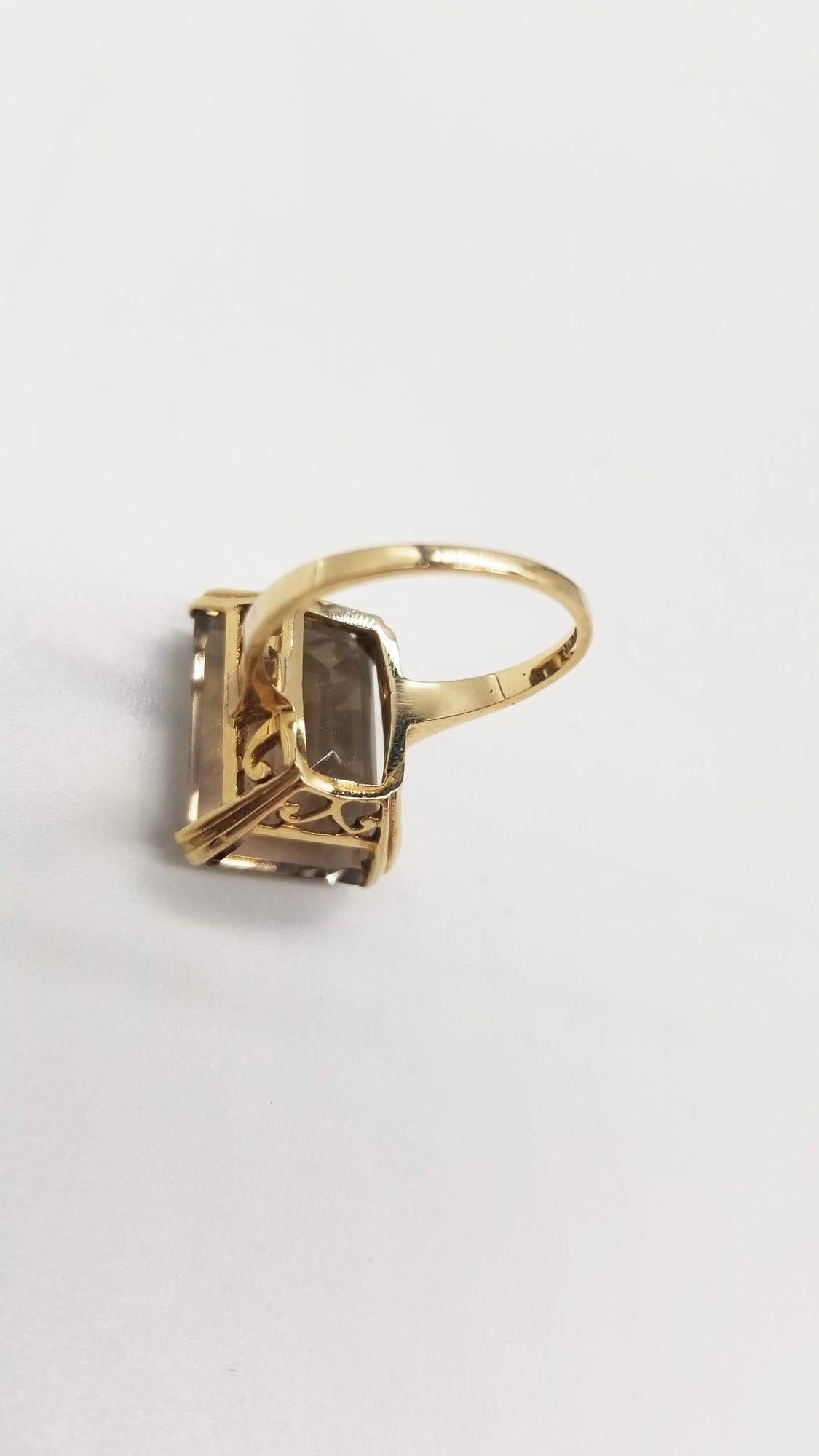 Vintage 14K Yellow Gold Emerald-Cut Smoky Quartz Cocktail Ring Size 5 For Sale 3