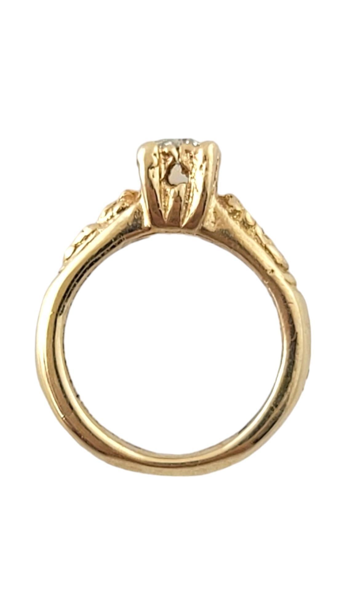 Vintage 14K Yellow Gold Engagement Ring Charm

This beautiful engagement ring charm is crafted from 14K yellow gold and features one sparkling, round brilliant cut diamond!

Approximate total diamond weight: .01 cts

Diamond color: I

Diamond